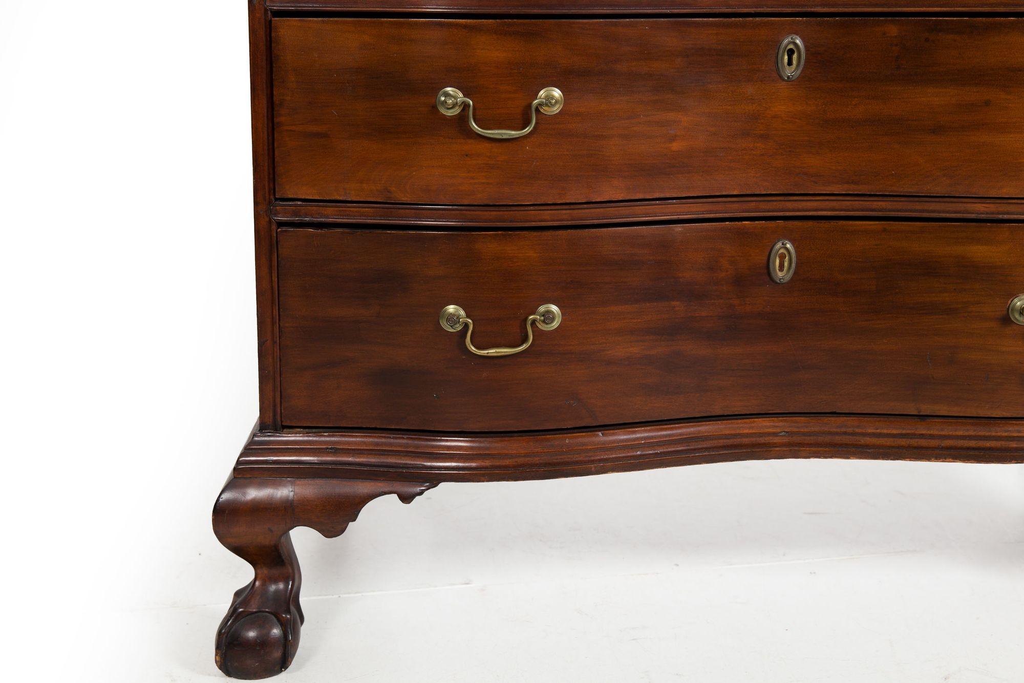 American Chippendale Birchwood Serpentine Chest of Drawers, circa 1770 For Sale 2