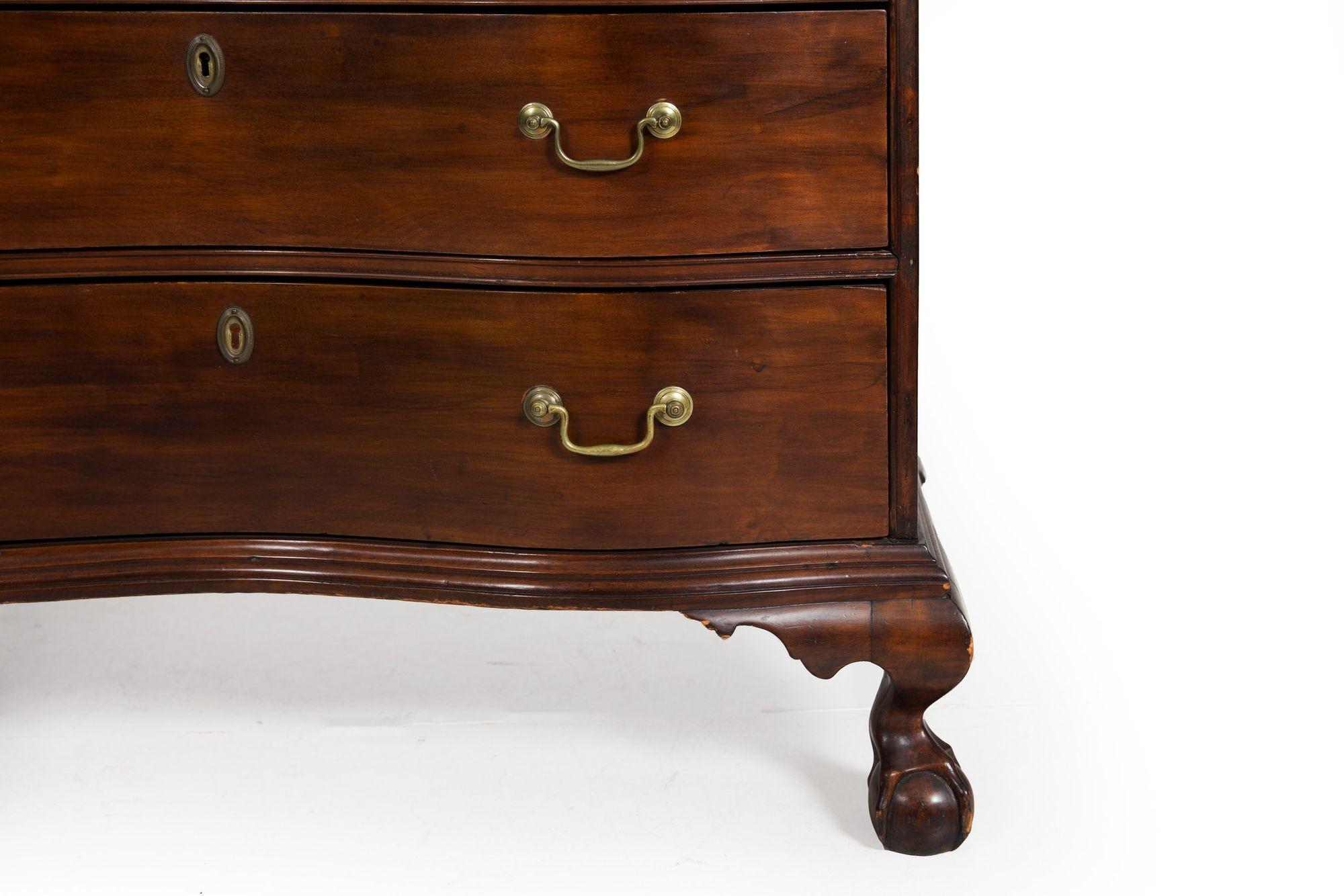 American Chippendale Birchwood Serpentine Chest of Drawers, circa 1770 For Sale 3