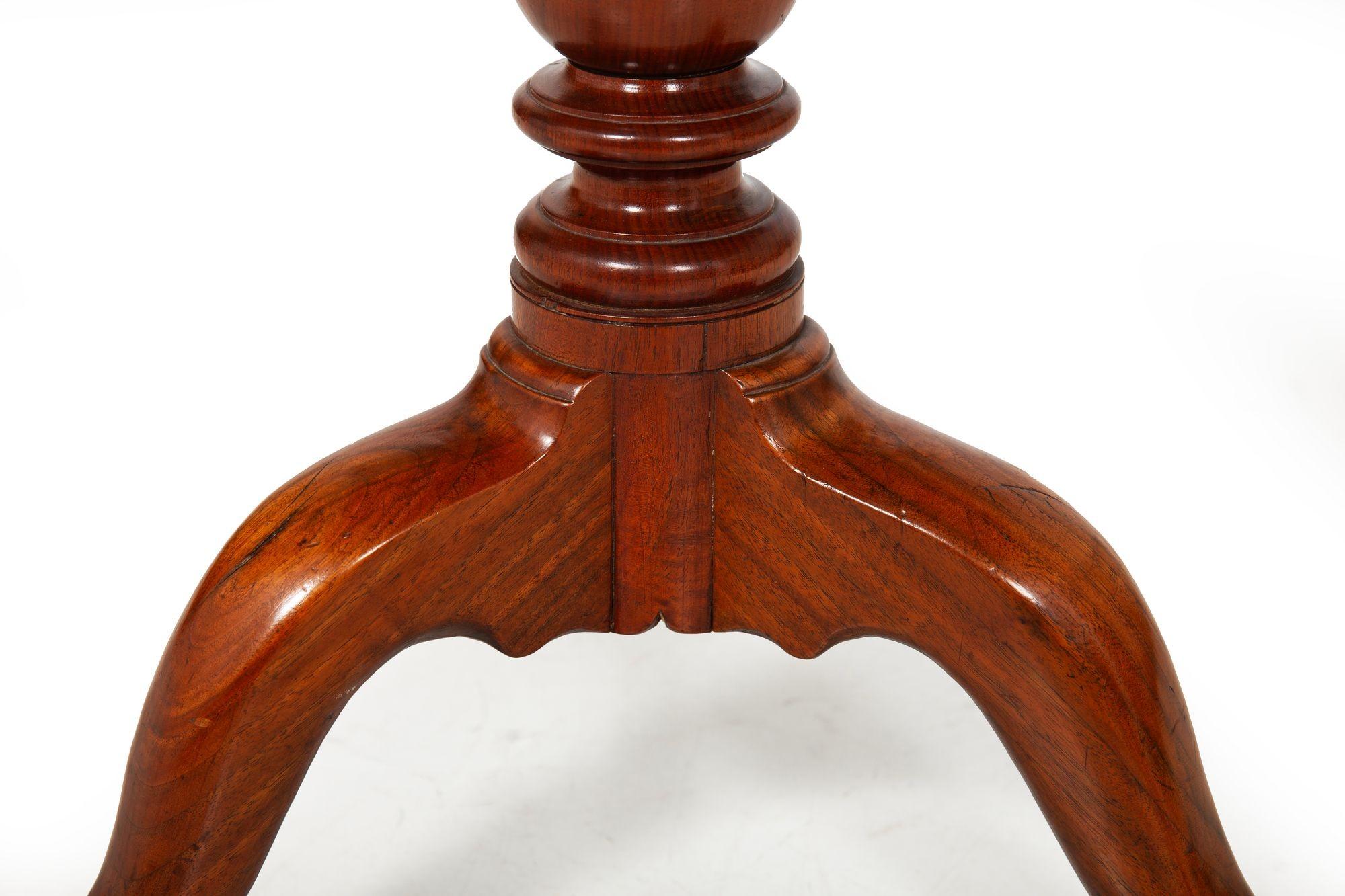 American Chippendale Carved Tilt-Top Ball and Claw Tea Table ca. 1770 en vente 3