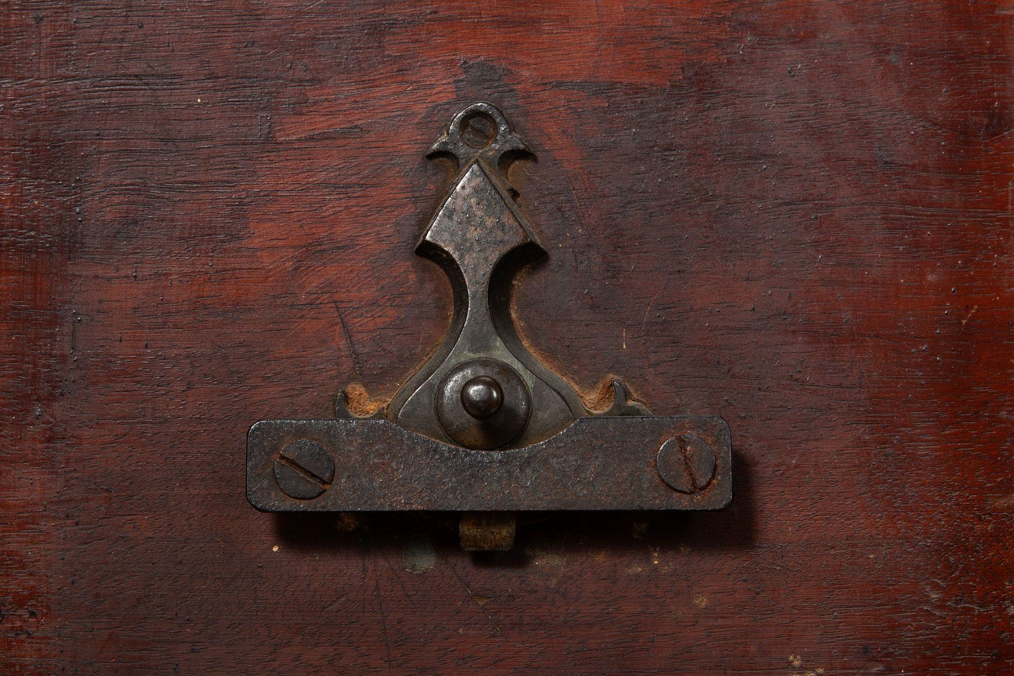 American Chippendale Carved Tilt-Top Ball and Claw Tea Table ca. 1770 en vente 5