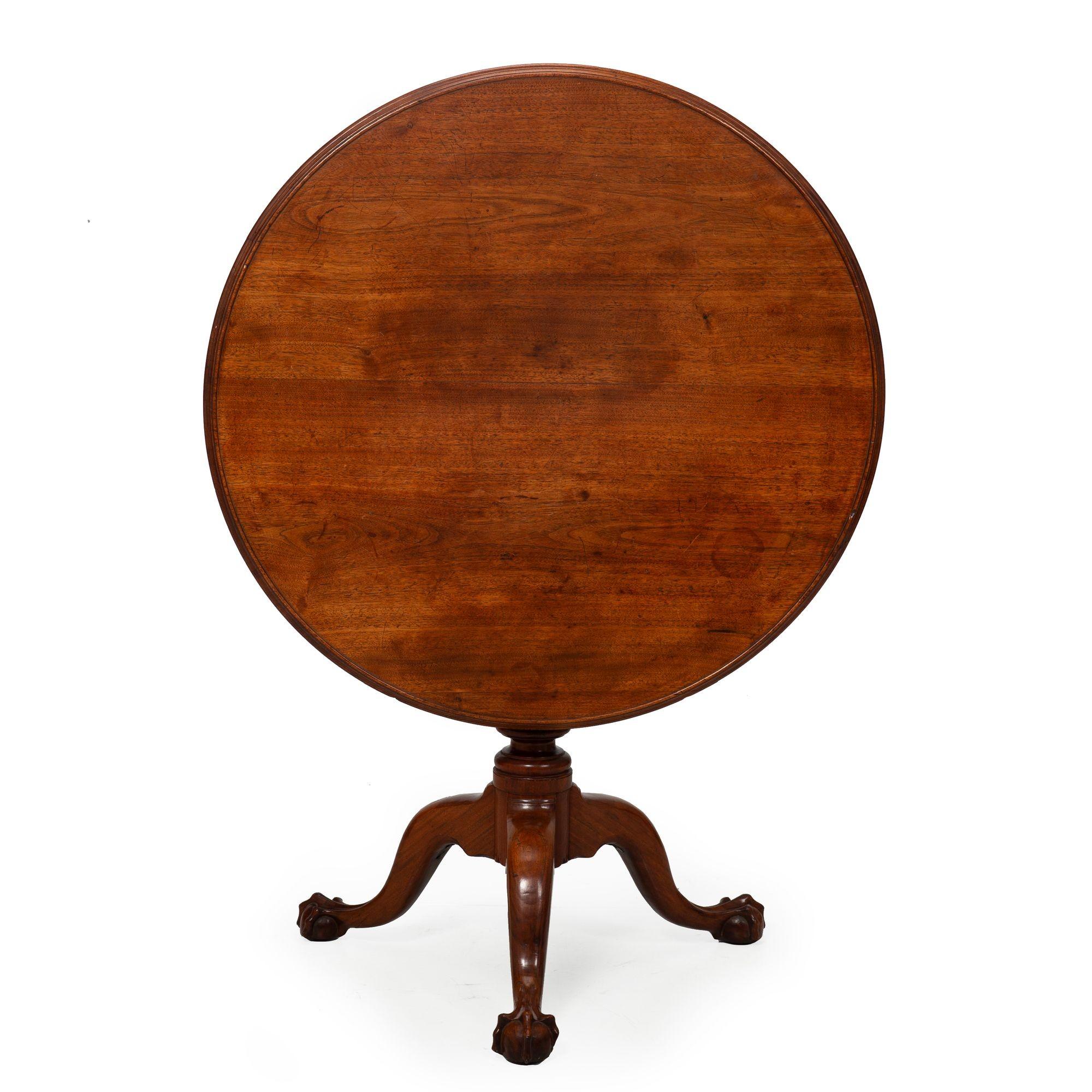 Américain American Chippendale Carved Tilt-Top Ball and Claw Tea Table ca. 1770 en vente