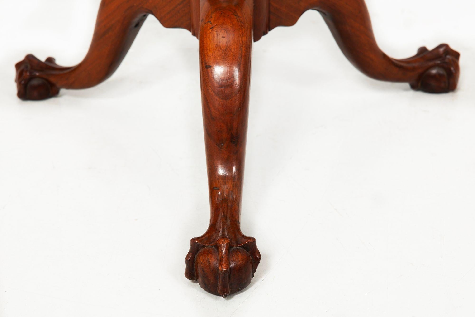 American Chippendale Carved Tilt-Top Ball and Claw Tea Table ca. 1770 en vente 1