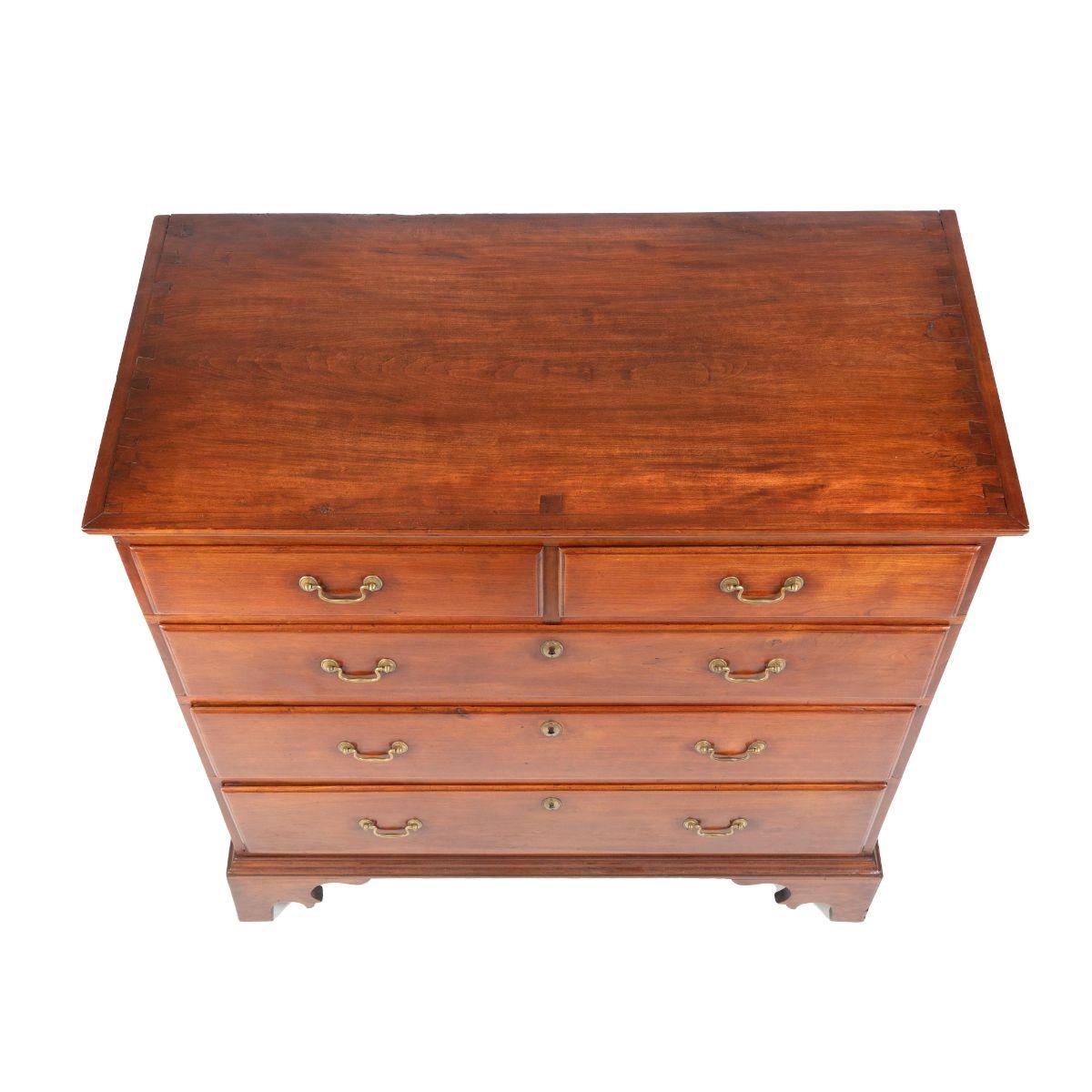 American Chippendale Cherry Chest of Drawers, 1770 In Excellent Condition For Sale In Kenilworth, IL