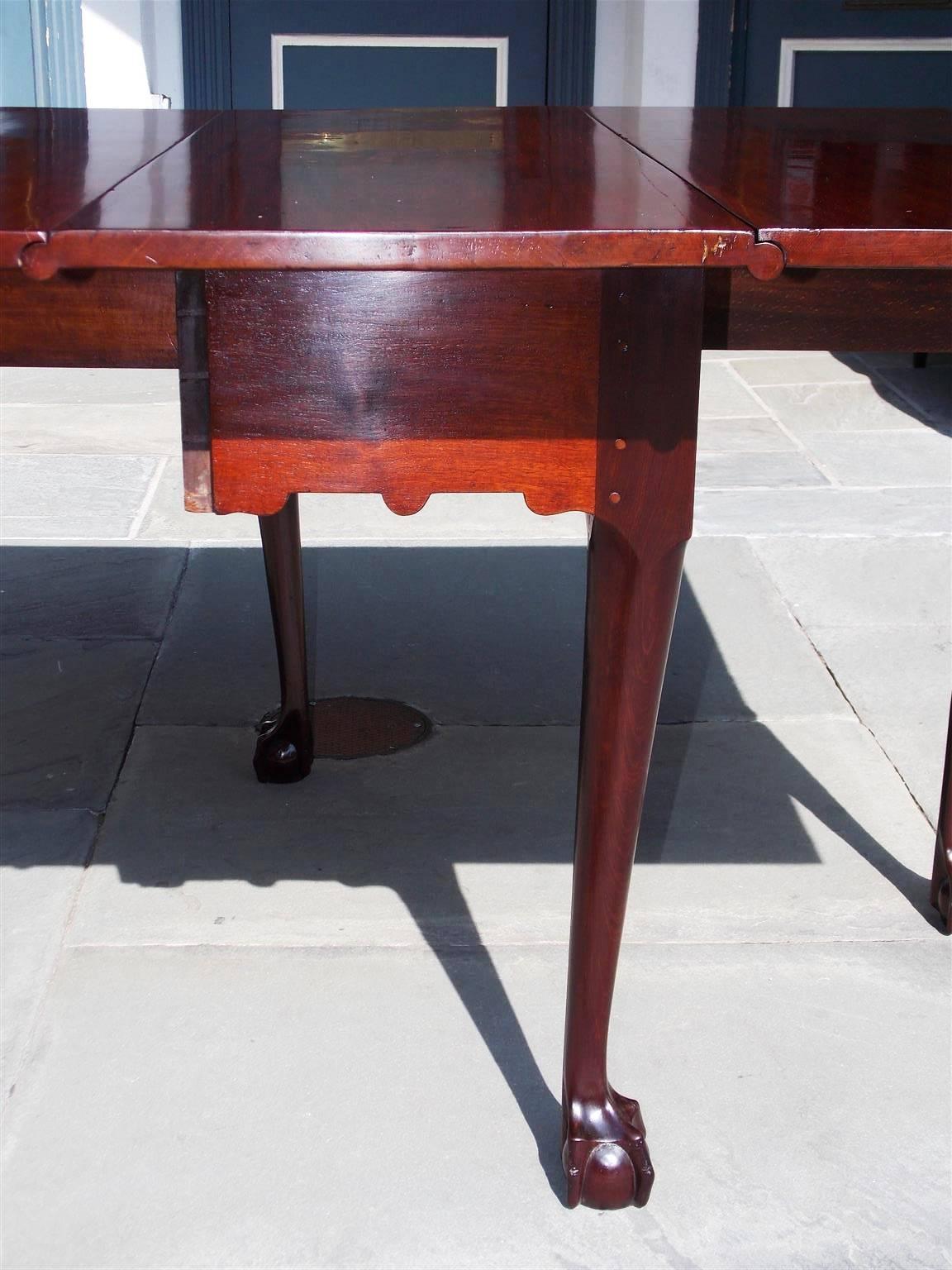 American Chippendale Cuban Mahogany Claw and Ball Drop-Leaf Table, Circa 1770 For Sale 6