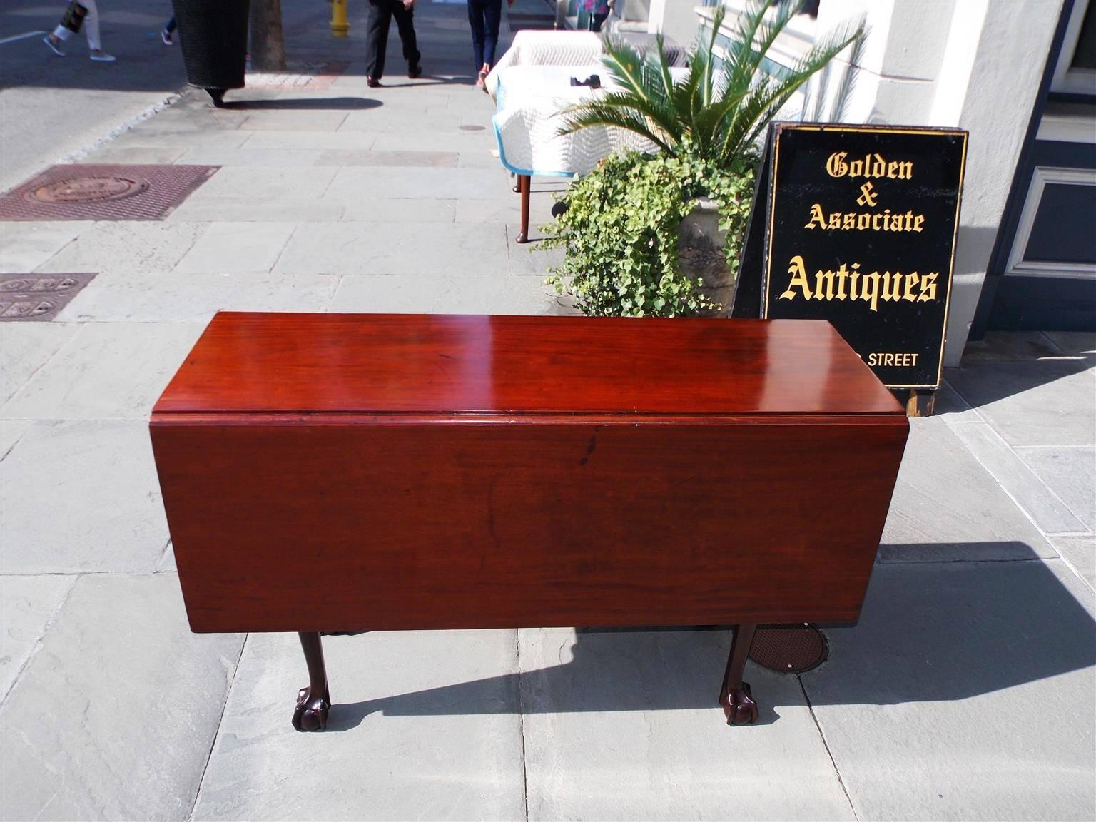 American Chippendale Cuban mahogany table with a one board top, two drop leaves consisting of one board, carved scalloped skirt, two pivot swing out gate legs, and terminating on the original claw and ball feet, Late 18th century
Measure: Table is