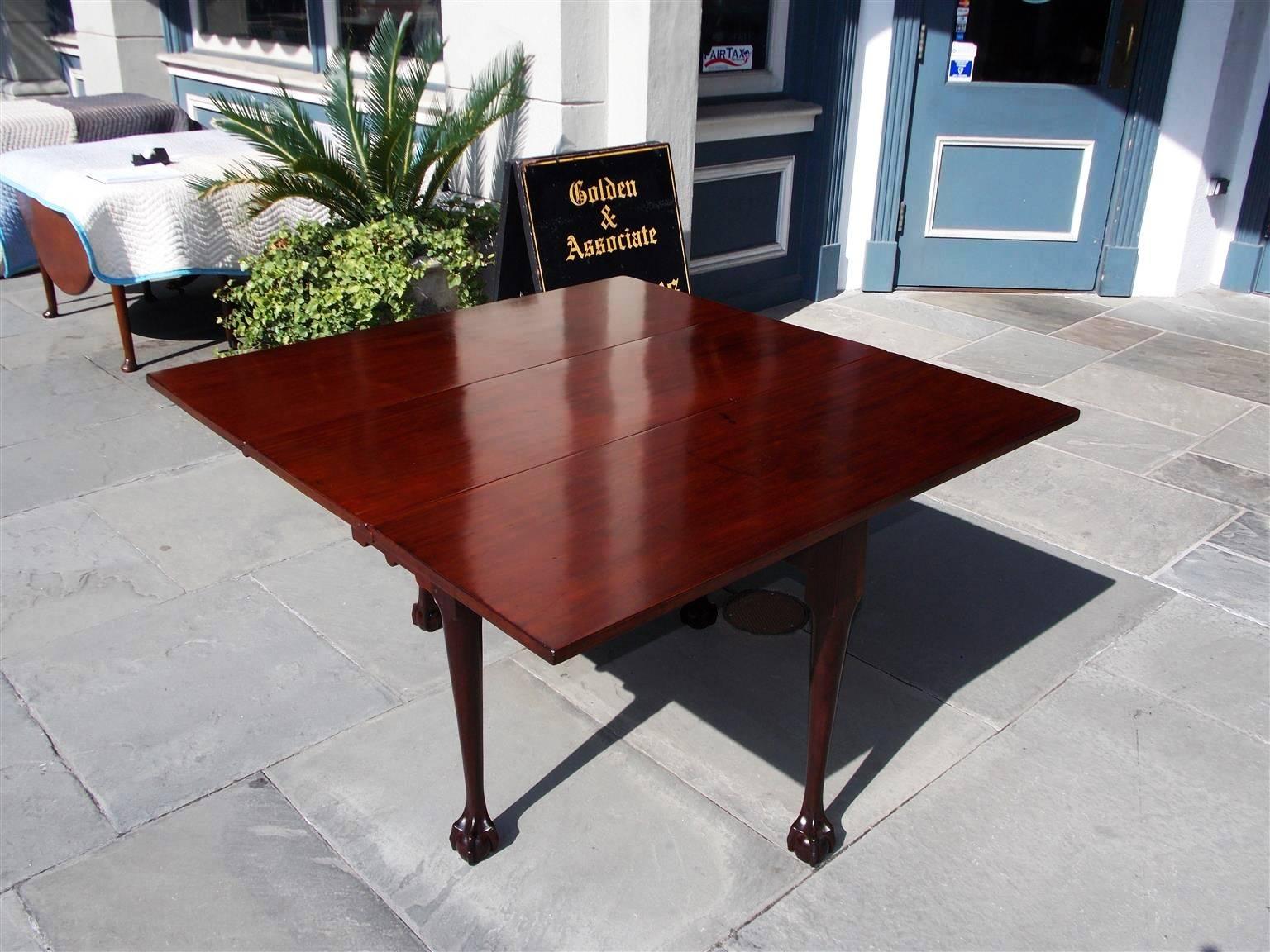 Late 18th Century American Chippendale Cuban Mahogany Claw and Ball Drop-Leaf Table, Circa 1770 For Sale