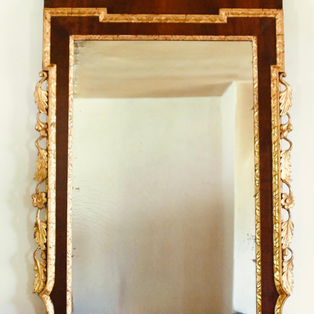 American Chippendale Federal Mahogany And Parcel Gilt Constitution Mirror For Sale 5