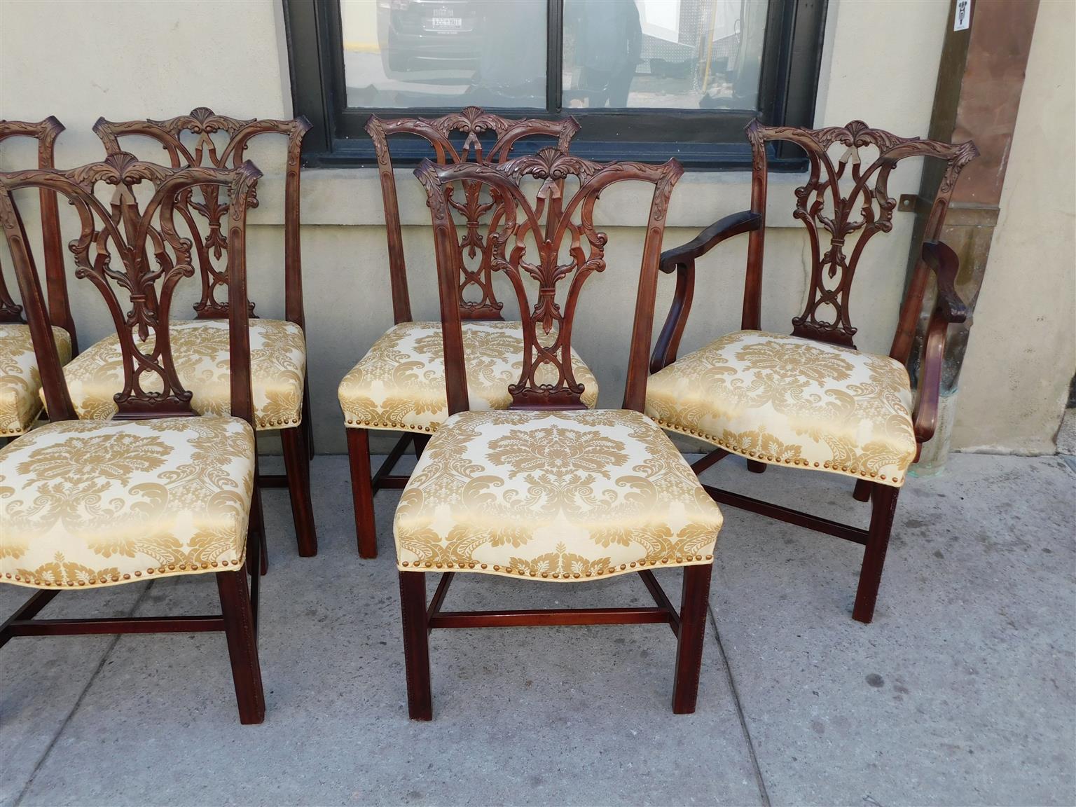 American Chippendale Mahogany Acanthus Foliage Dining Room Chairs, Circa 1790 In Excellent Condition For Sale In Charleston, SC