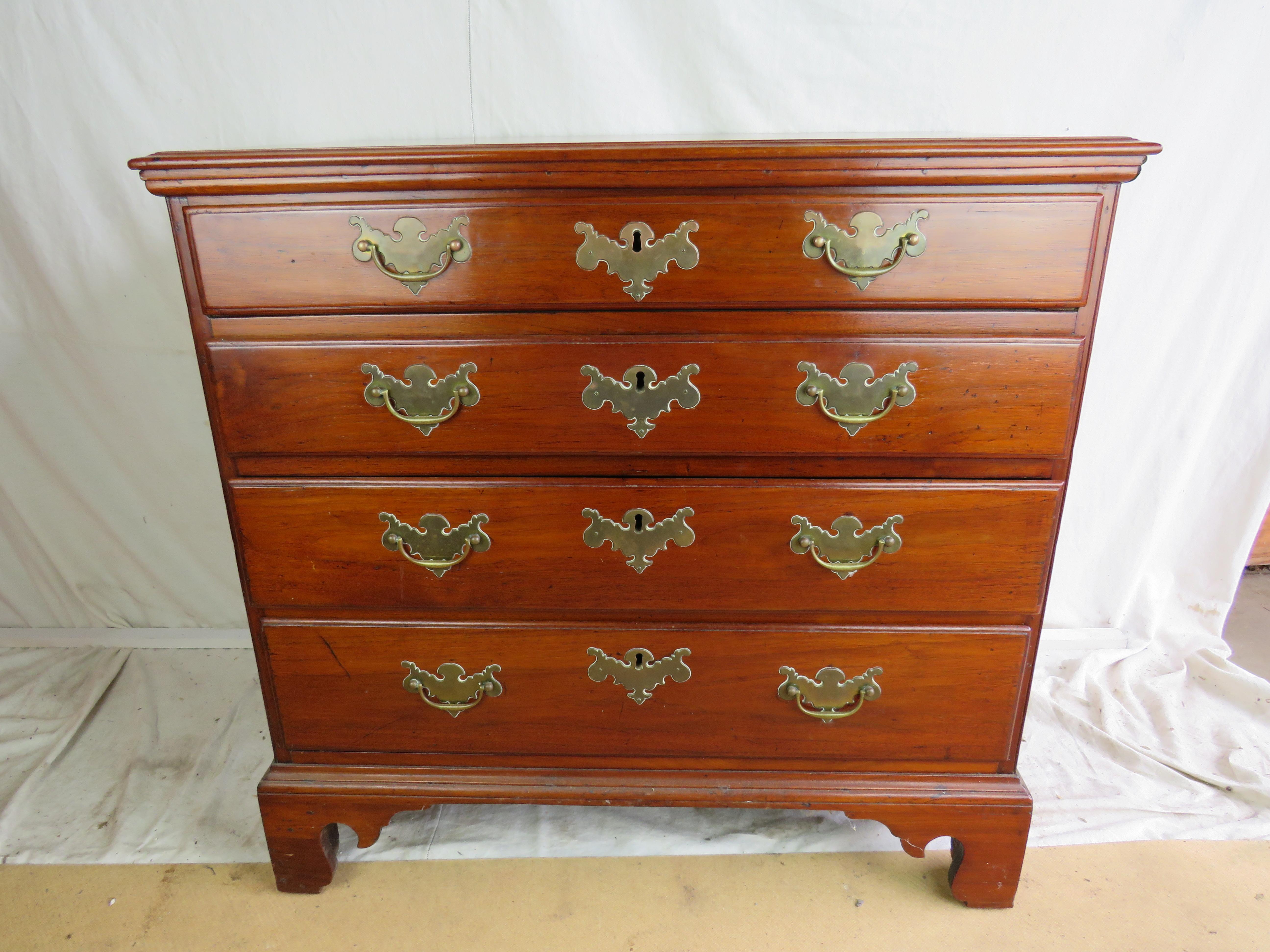 American Chippendale mahogany bachelor's chest, circa 1770, a lovely, solidly built diminutive mahogany chest of drawers having a rectangular top with beveled edge, above four graduated drawers with brass bat wing pulls, raised on carved bracket