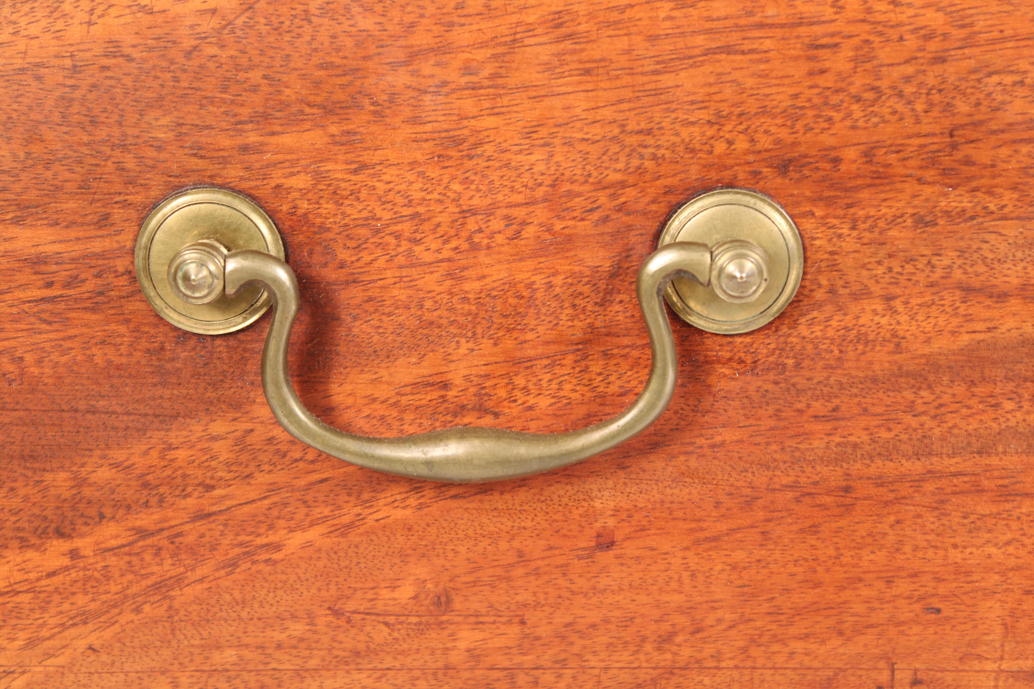 Amerikanische Chippendale Mahagoni Truhe auf Truhe im Angebot 3