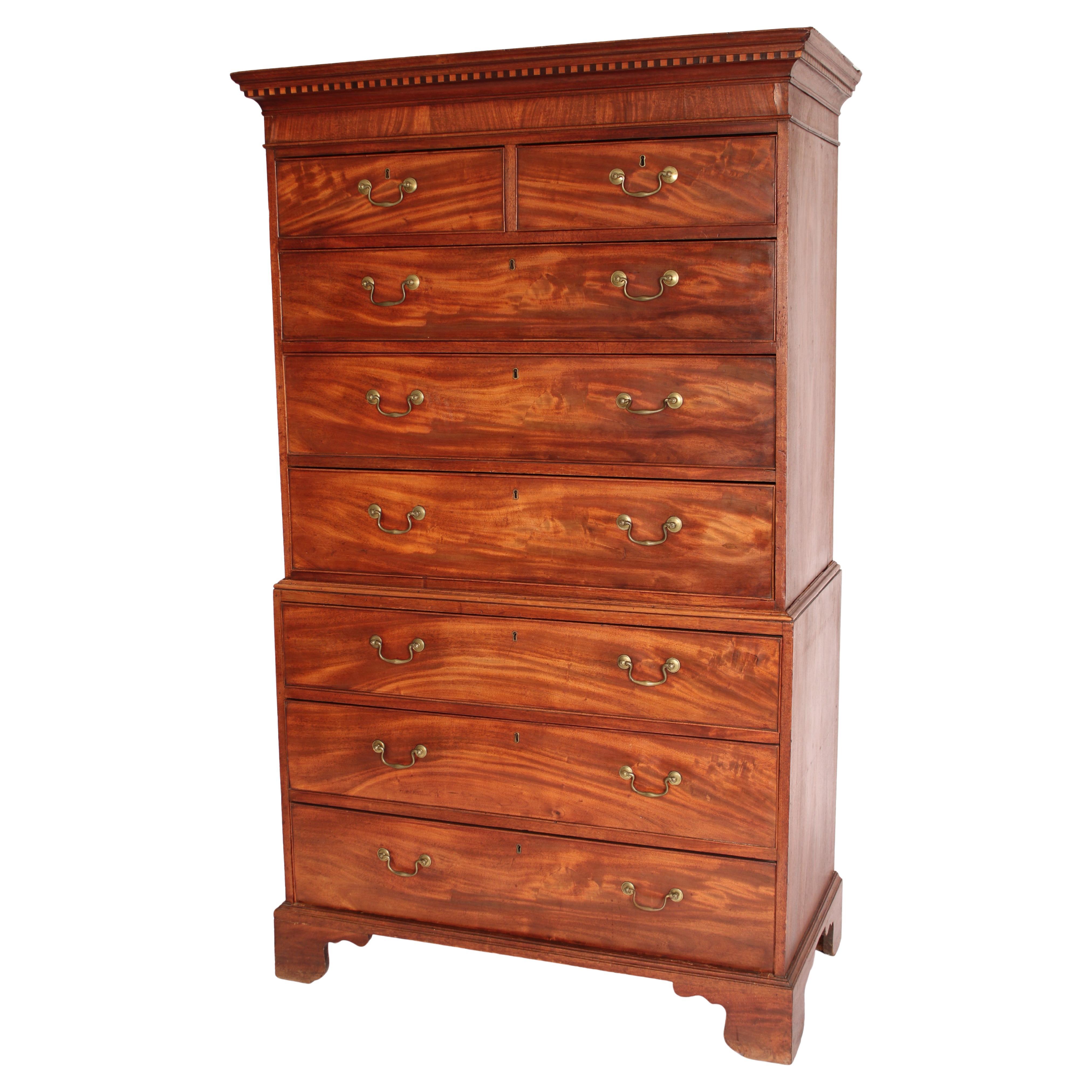 Amerikanische Chippendale Mahagoni Truhe auf Truhe im Angebot
