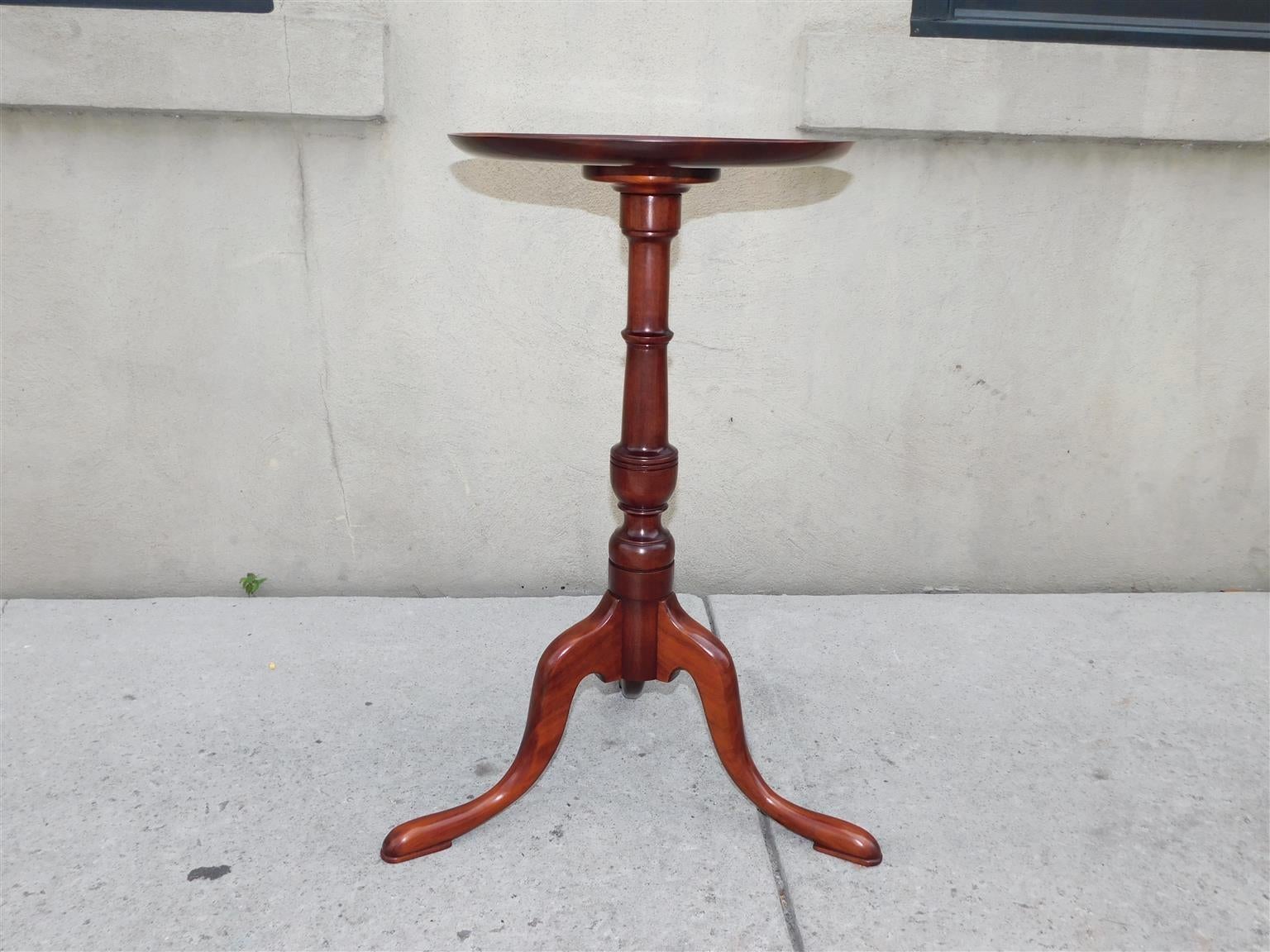 Tetera de caoba Chippendale americana con pies de zapatilla, circa 1790 Estadounidense en venta