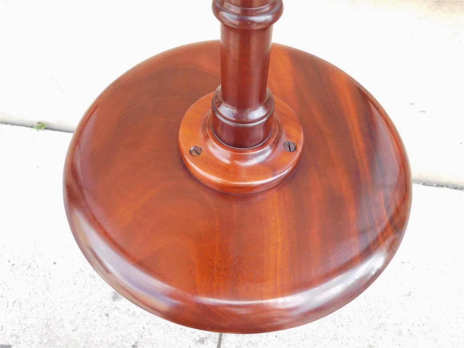 Tetera de caoba Chippendale americana con pies de zapatilla, circa 1790 finales del siglo XVIII en venta