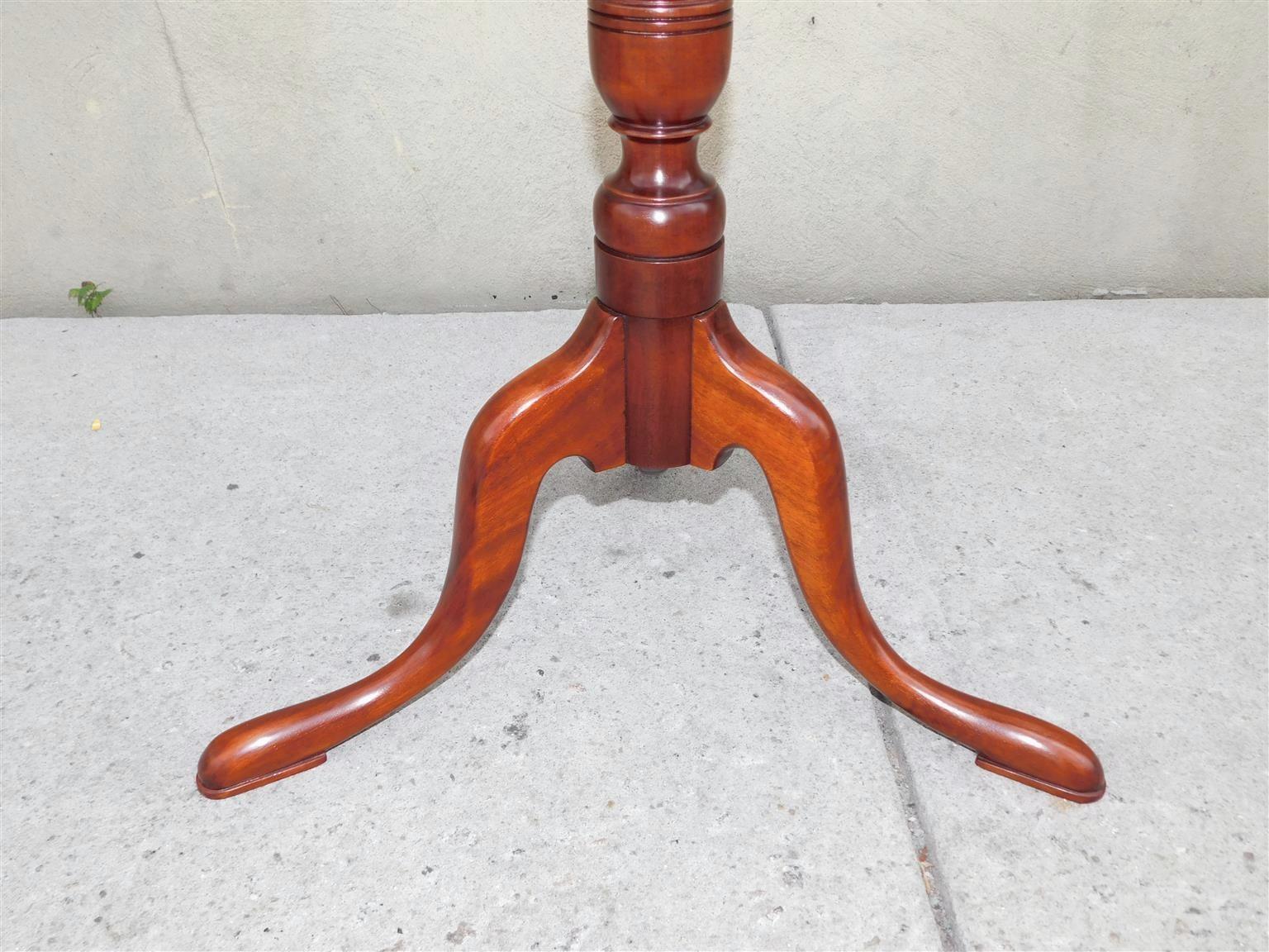 Tetera de caoba Chippendale americana con pies de zapatilla, circa 1790 en venta 1