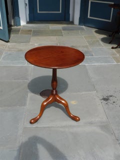 Table à thé Chippendale américaine en acajou avec plateau en forme de plat et pieds en forme de coussins, vers 1760