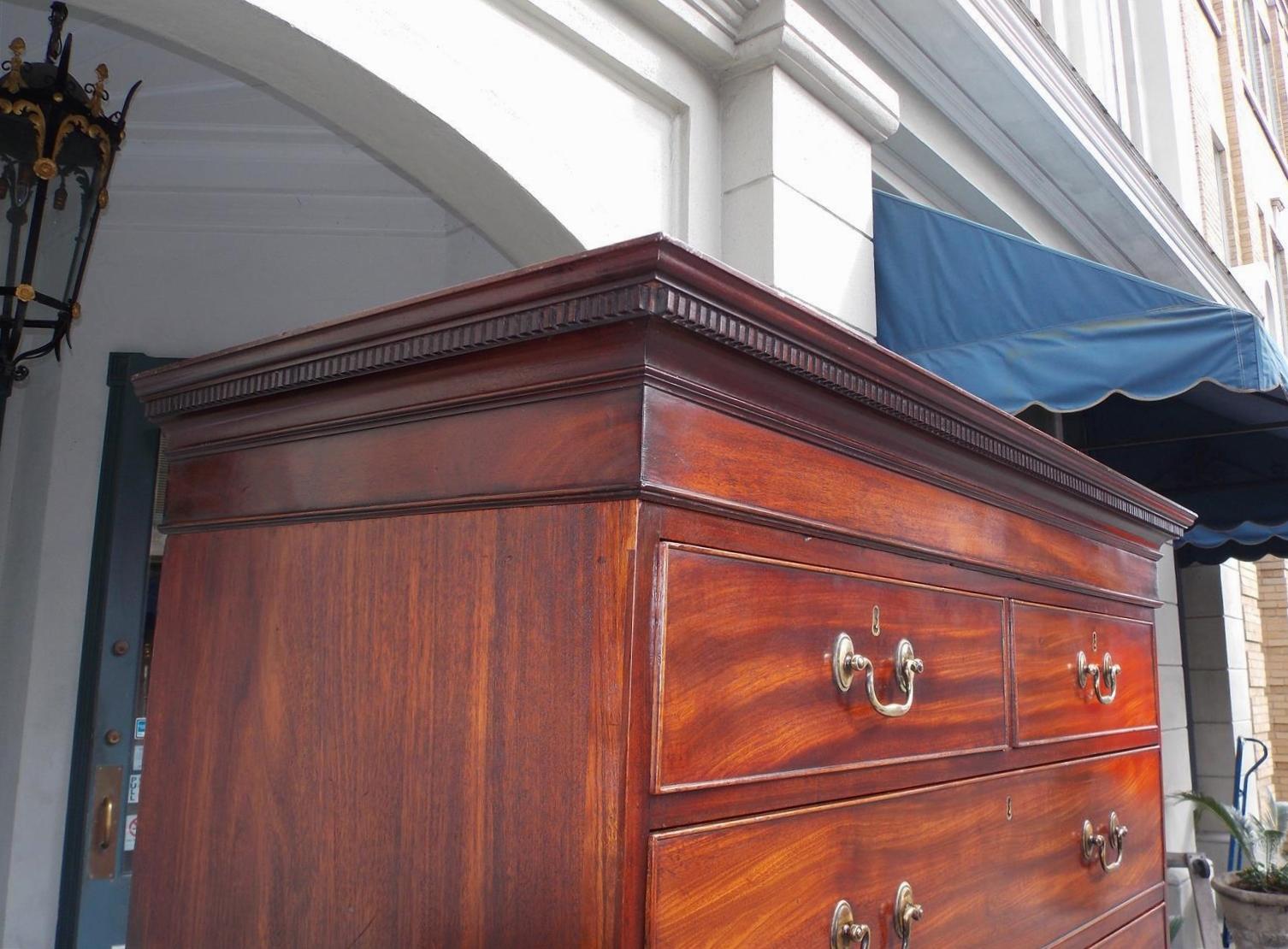 American Chippendale Mahogany Graduated Chest on Chest with Bracket Feet. C 1780 In Excellent Condition In Hollywood, SC