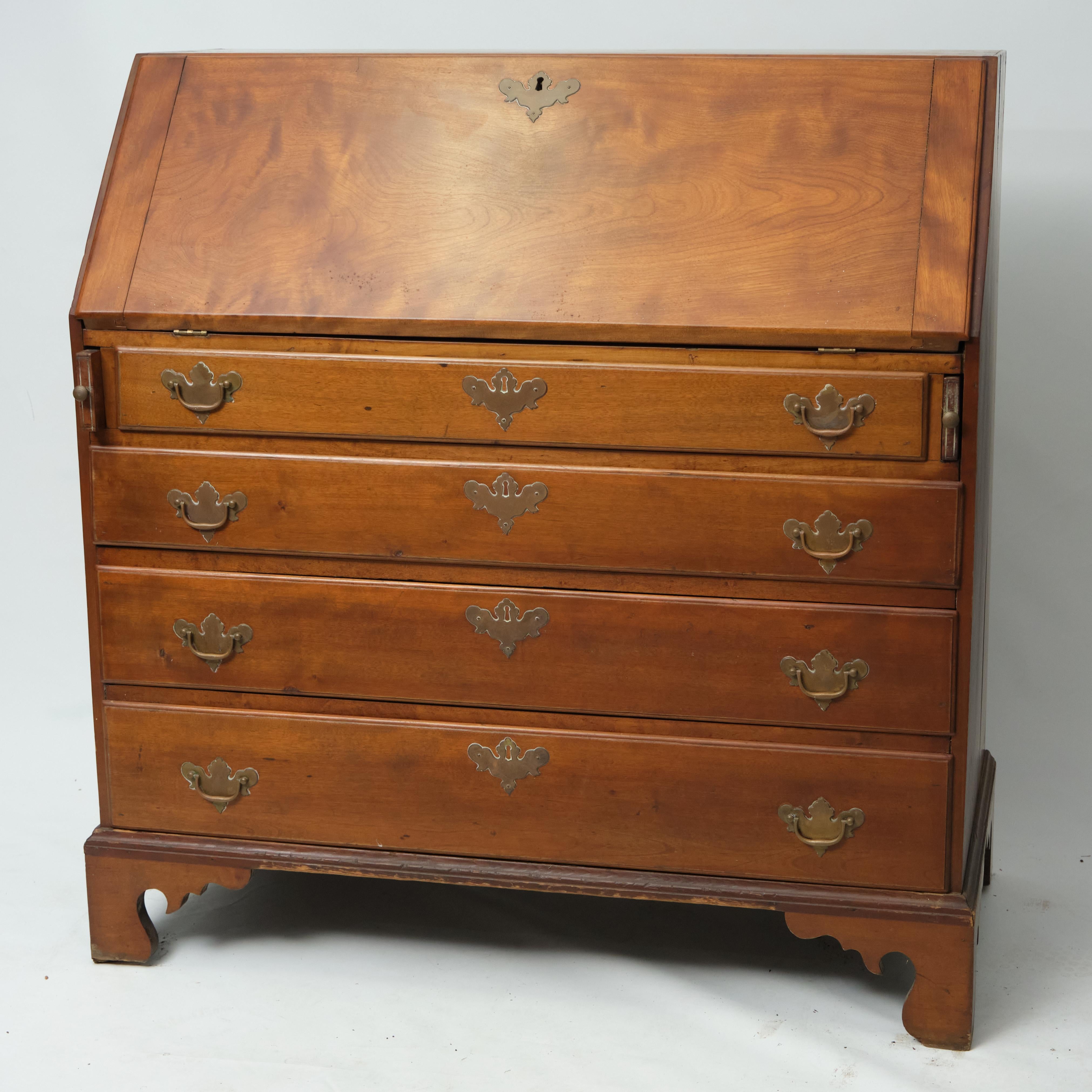 American Chippendale Maple Slant-Front Desk, Late 18th or Early 19th Century In Good Condition For Sale In Hudson, NY