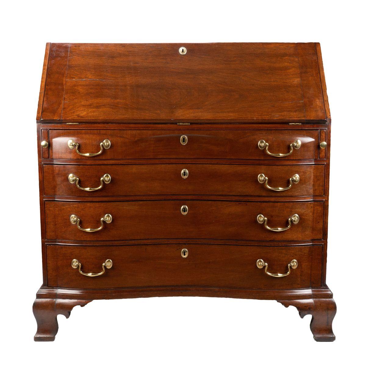 Americano Scrivania americana Chippendale Oxbow Slant Front, 1780 in vendita