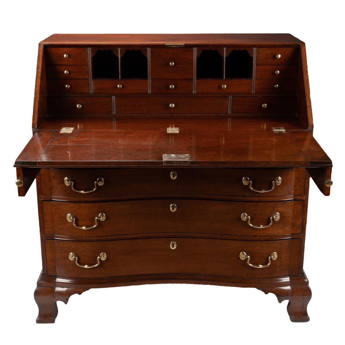 18th Century American Chippendale Oxbow Slant Front Desk, 1780 For Sale