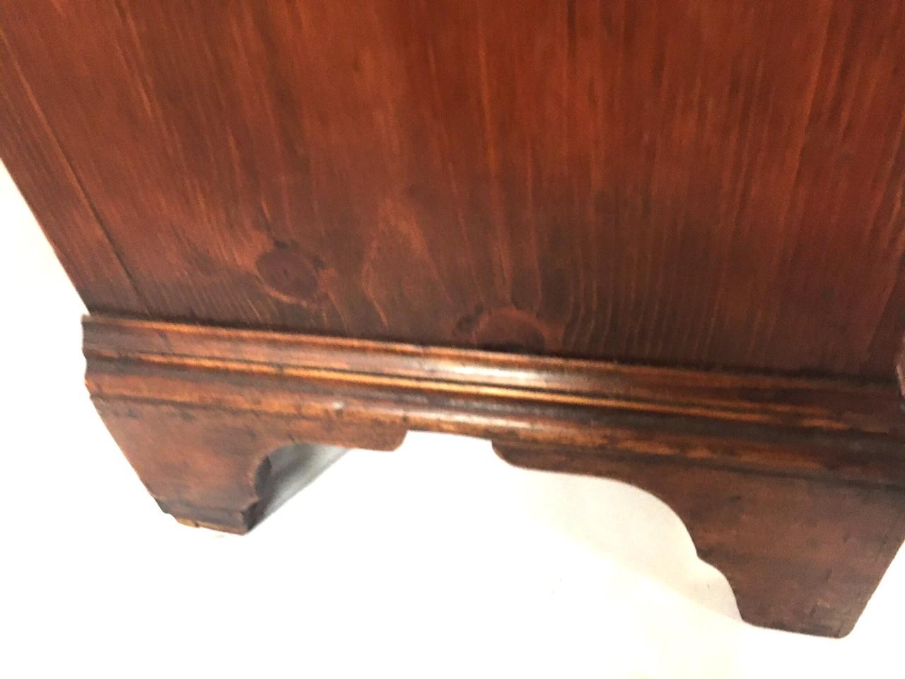 XVIIIe siècle Rare bureau miniature Chippendale américain à façade inclinée avec ses baguettes d'origine c1780s en vente