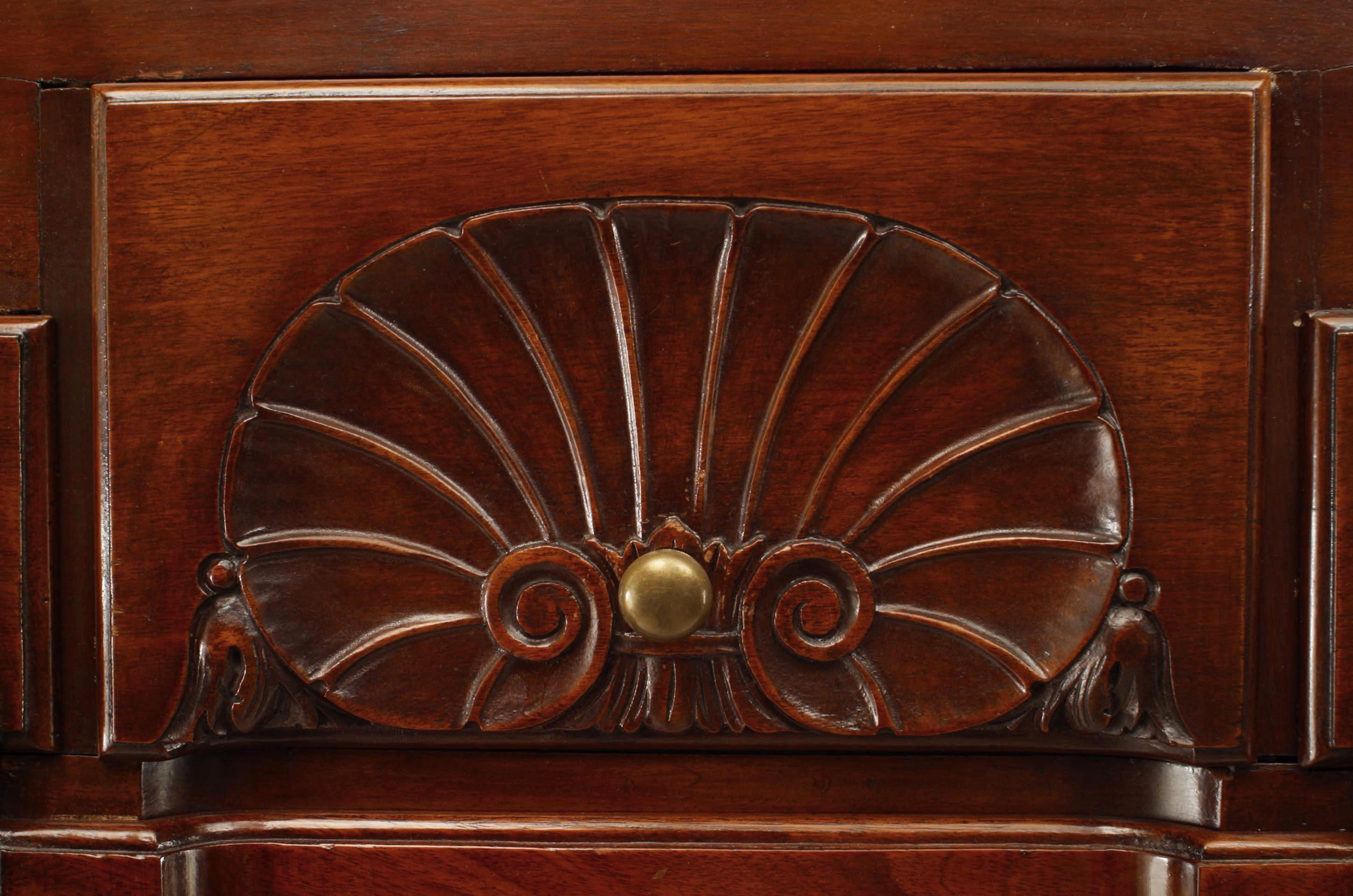 20th Century American Chippendale Style Mahogany Chest For Sale