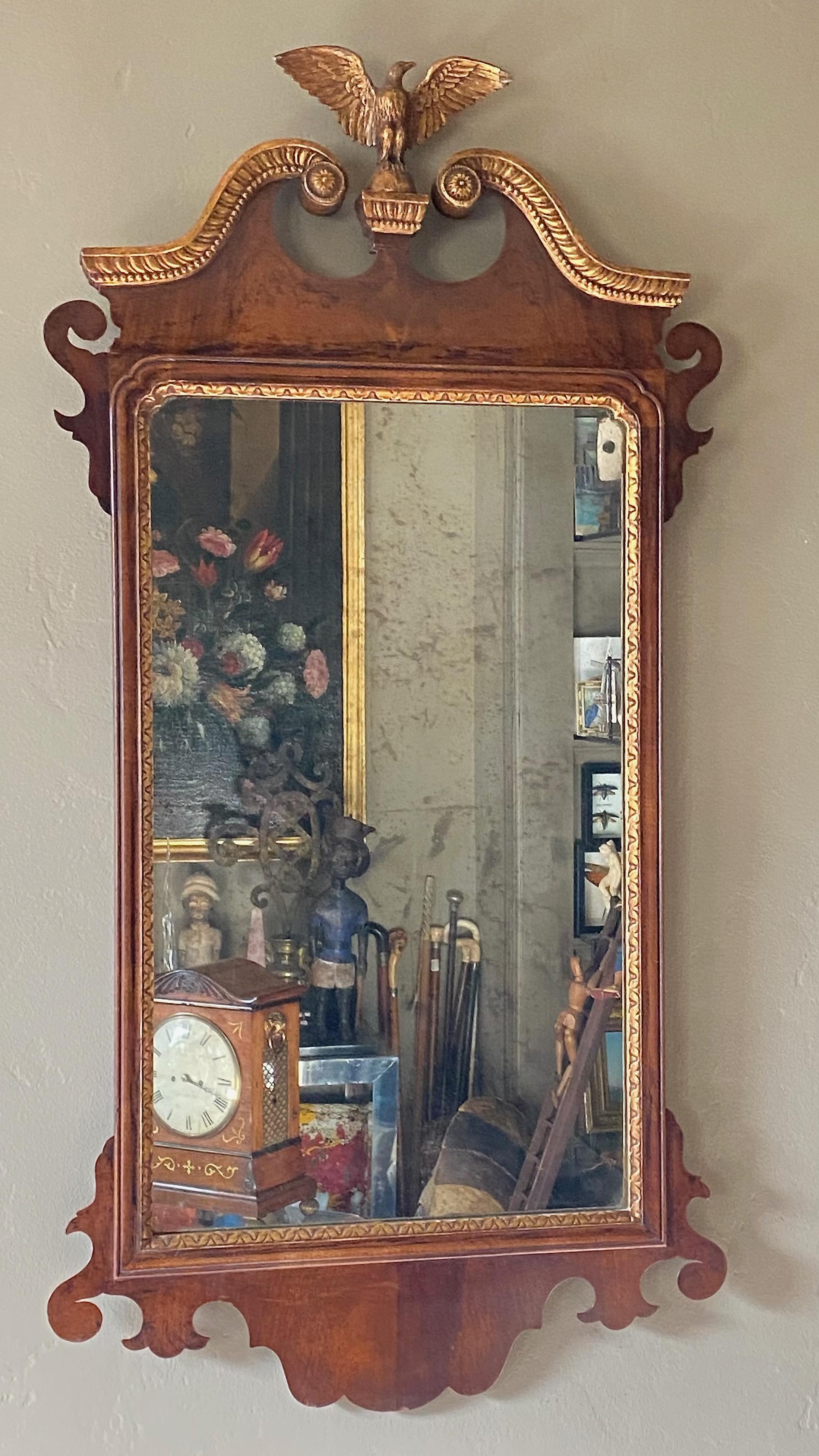 Amerikanischer Mahagoni-Spiegel im Chippendale-Stil, frühes 19. Jahrhundert (Vergoldet) im Angebot