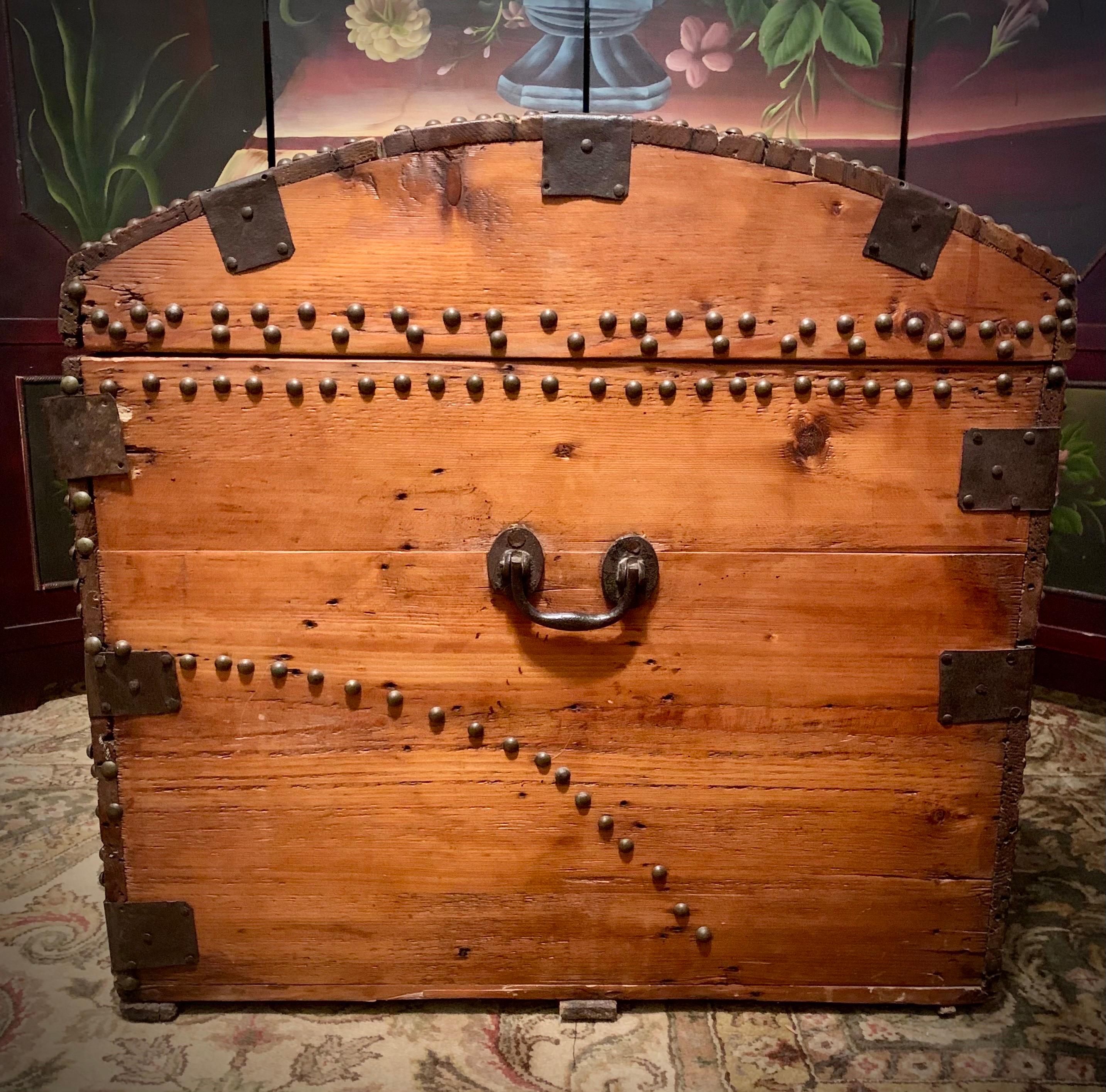 Hand-Crafted American Civil War Era Barrel Top “Hope Chest” For Sale