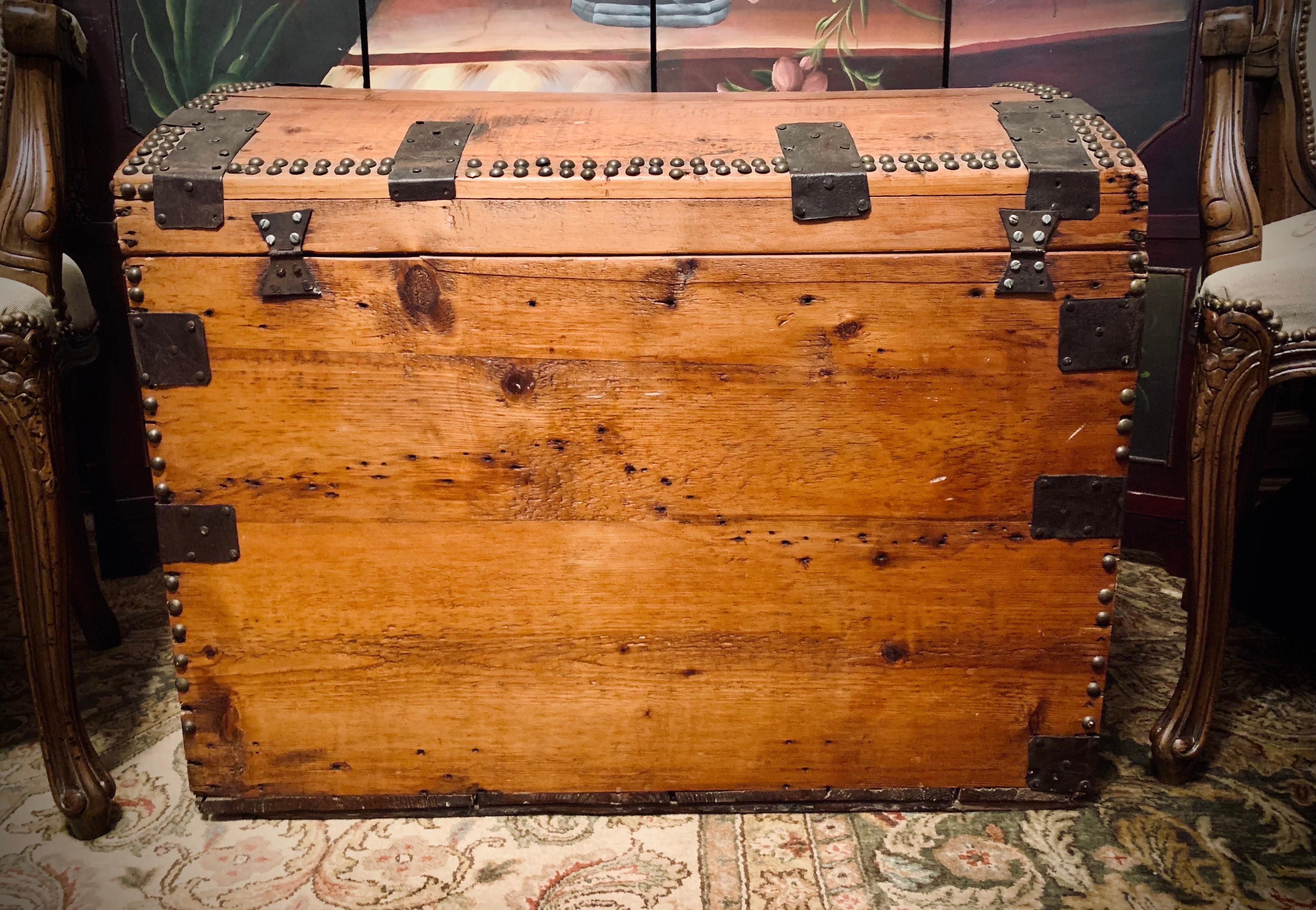 American Civil War Era Barrel Top “Hope Chest” In Good Condition For Sale In Middletown, MD
