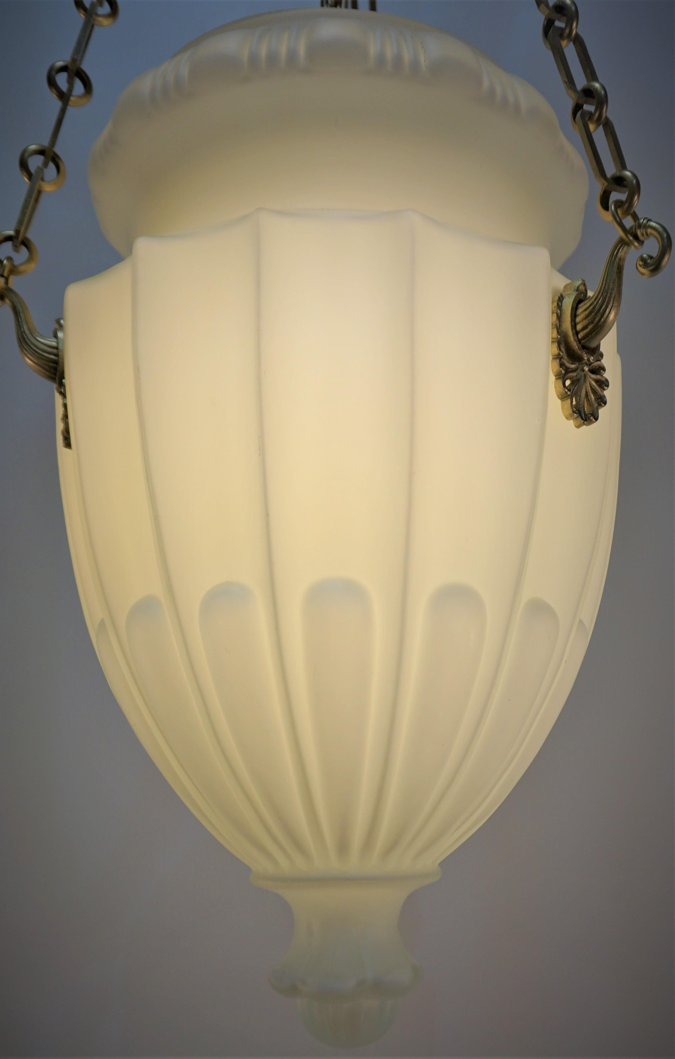 American Classic Urn shape Glass Chandelier In Good Condition For Sale In Fairfax, VA
