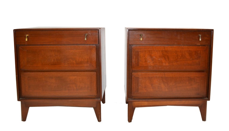 Pair of classical American Mid-Century Modern wooden night stands, bedside tables with three drawer and Brass handle.
     