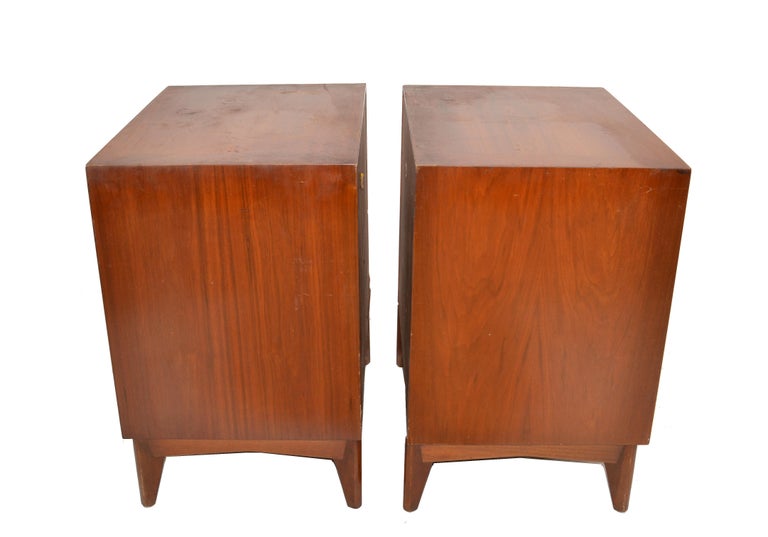American Classic Wood Brass Night Stand Bedside Tables Mid-Century Modern - Pair For Sale 2