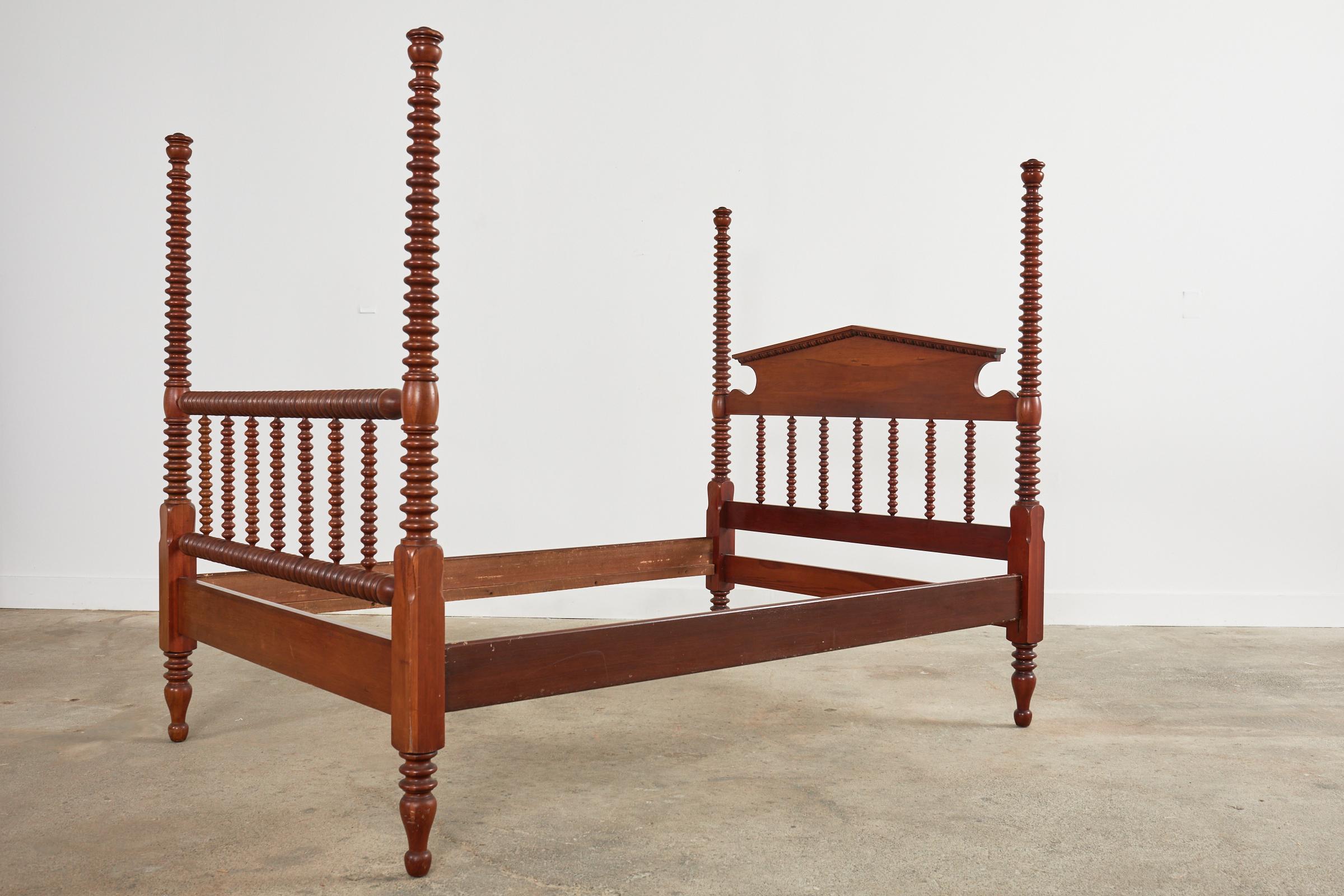 American Classical Bobbin Turned Fruitwood Spindle Bed In Good Condition For Sale In Rio Vista, CA