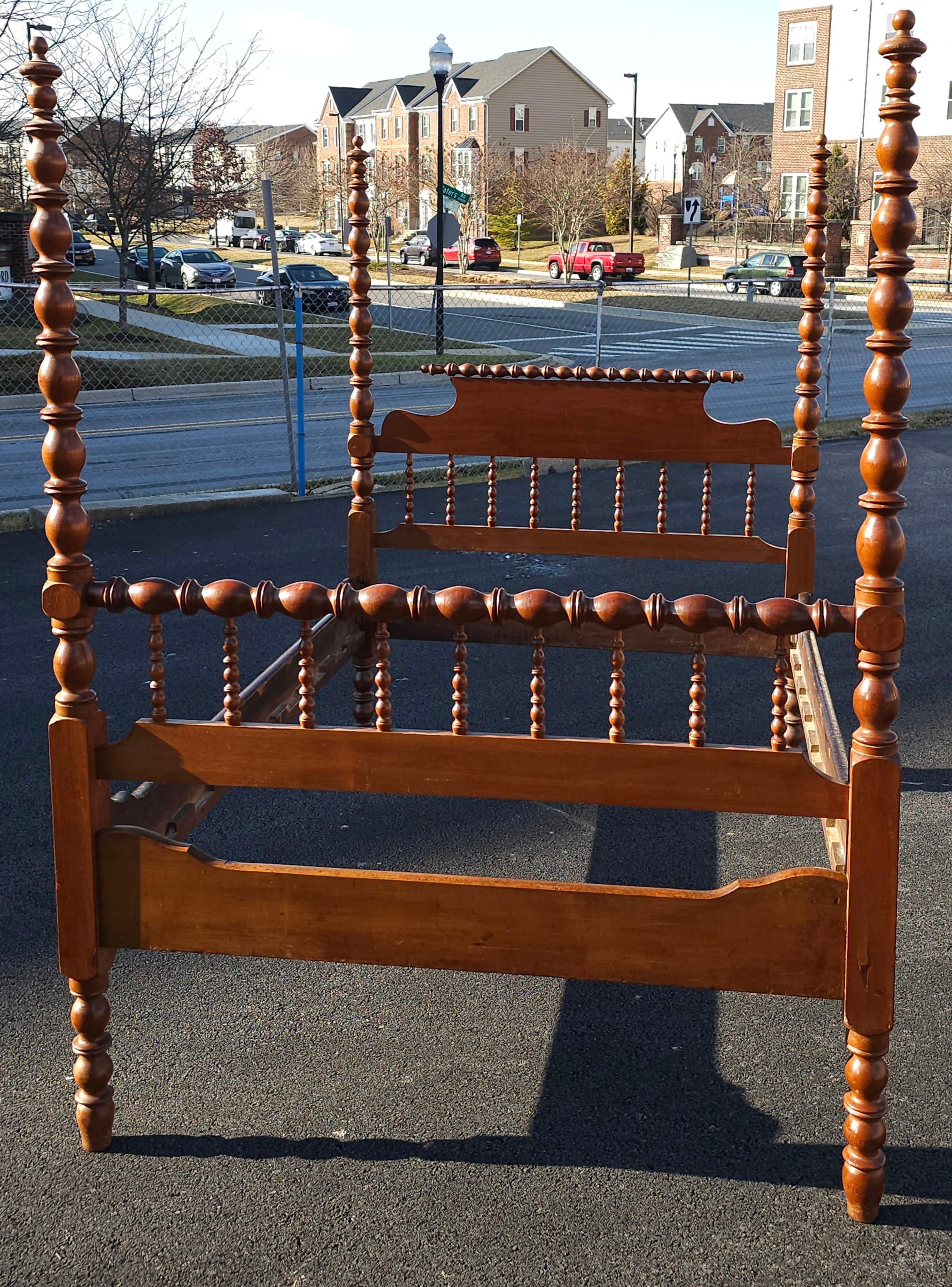 Stained American Classical Bobbin Turned Spindle Fruitwood Poster Full Size Bed For Sale