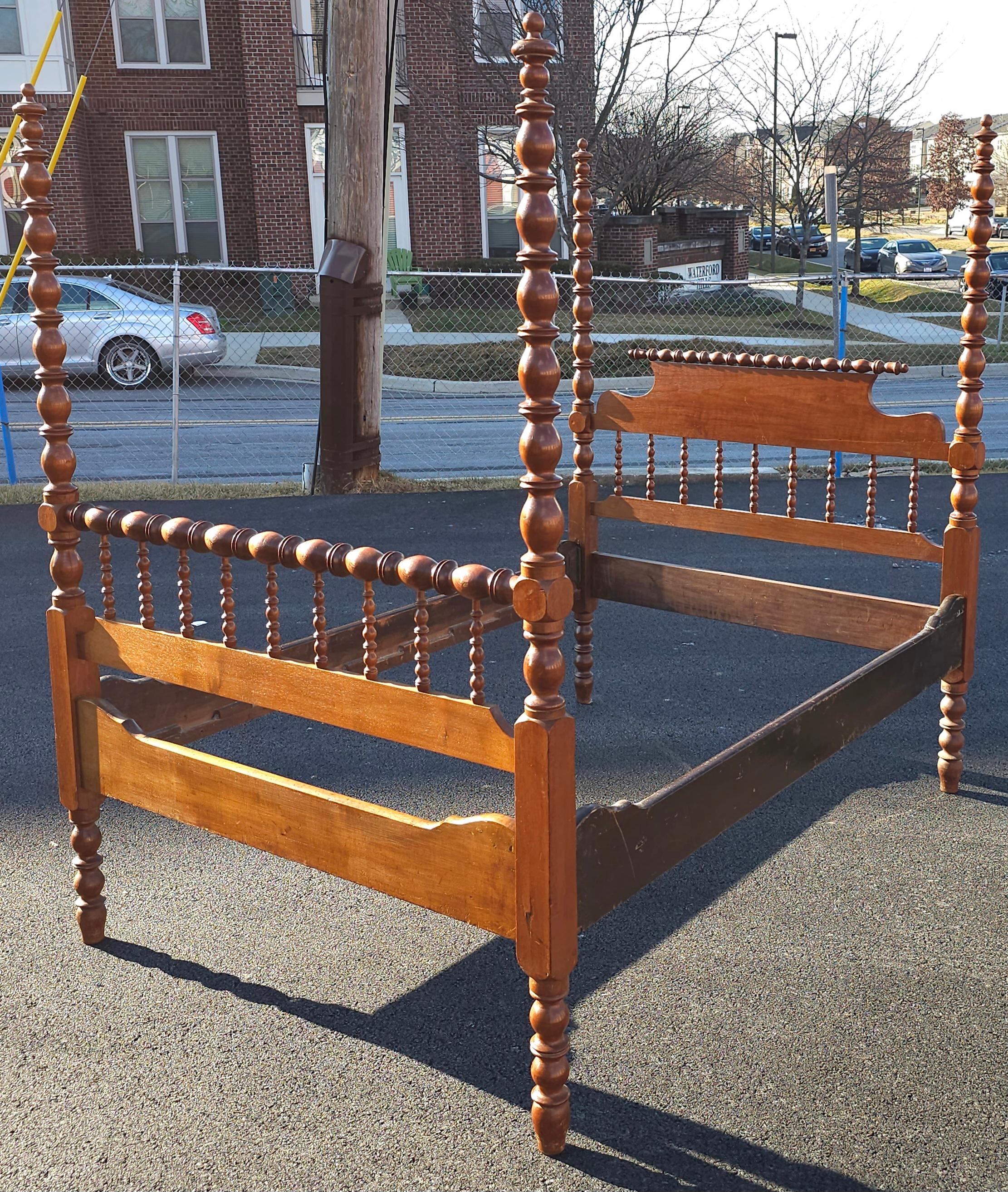 19th Century American Classical Bobbin Turned Spindle Fruitwood Poster Full Size Bed For Sale