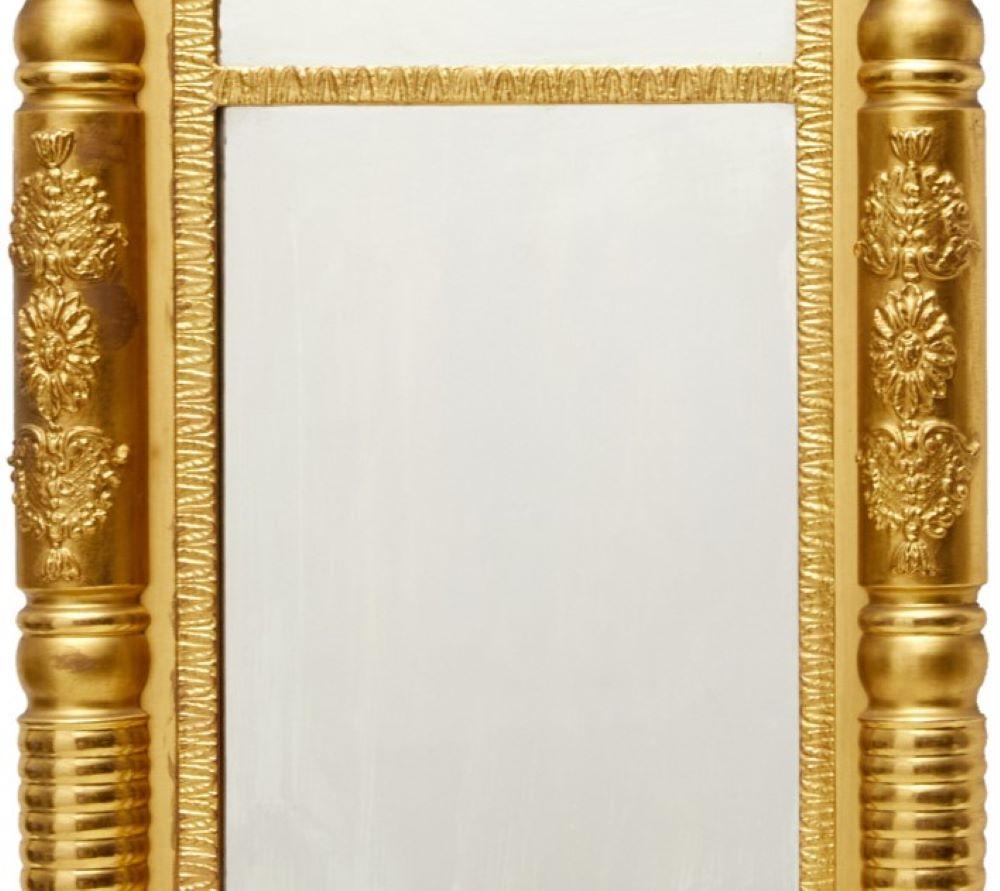 Federal American Classical Carved Giltwood Pier Mirror with Floral and Shell Decoration
