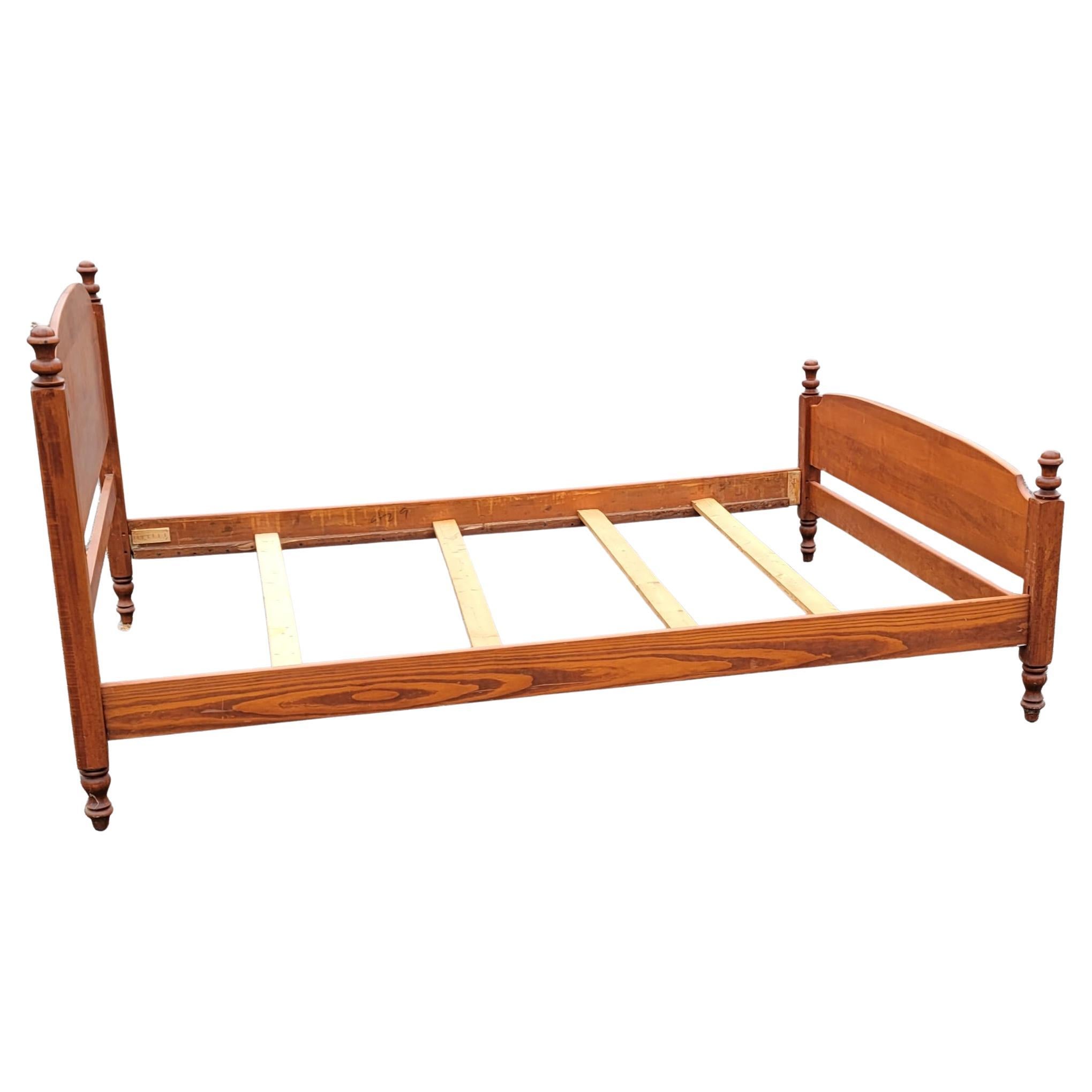 American Classical Colonial Style Maple Full Size Bedstead In Good Condition In Germantown, MD
