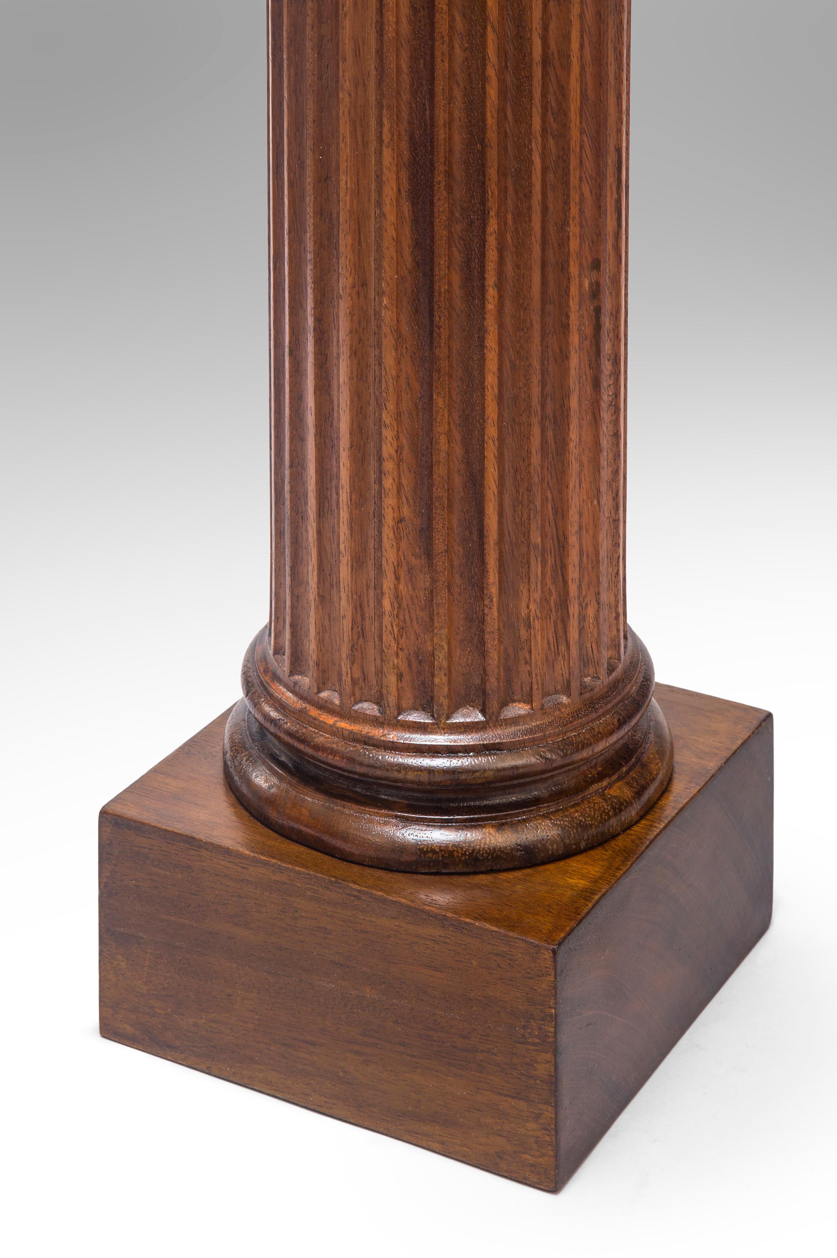 American Classical Column Oak Pedestal (Sonstiges) im Angebot