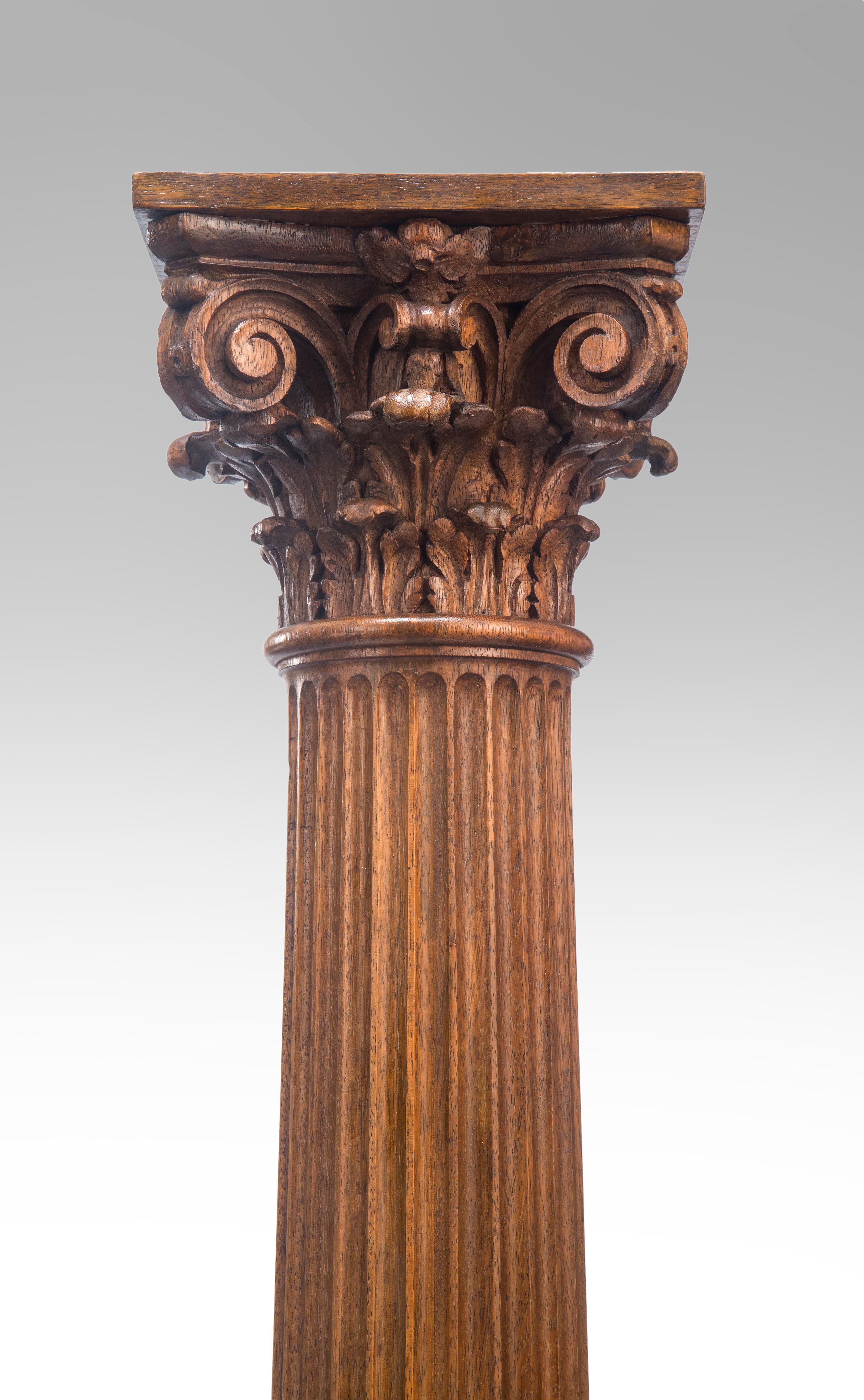 American Classical Column Oak Pedestal im Zustand „Gut“ im Angebot in New York, NY