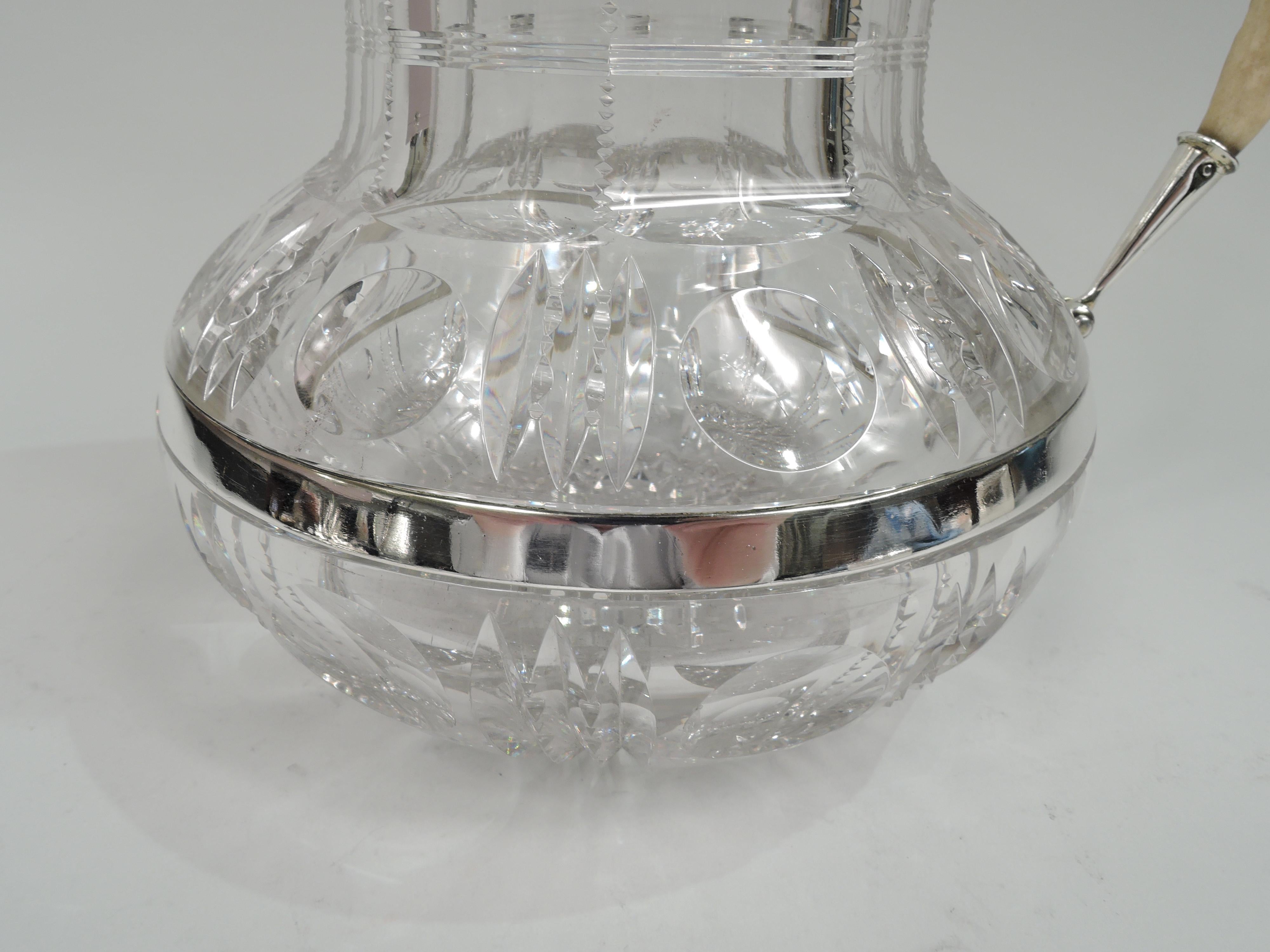 XIXe siècle Pichet à eau classique américain en verre taillé avec poignée en corne de grand jeu en vente