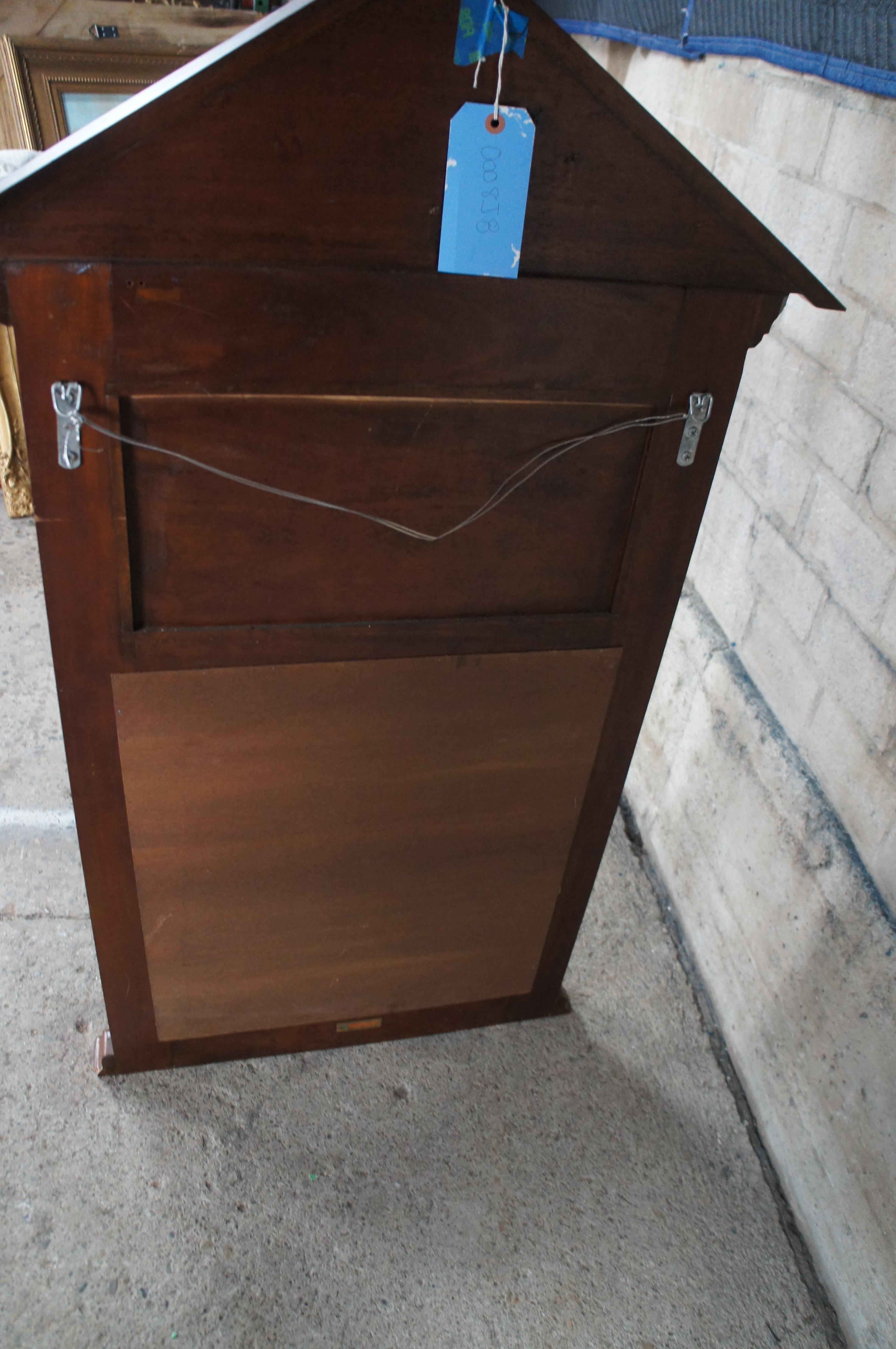 Miroir à fronton Trident en acajou de style Classic Mantels 49