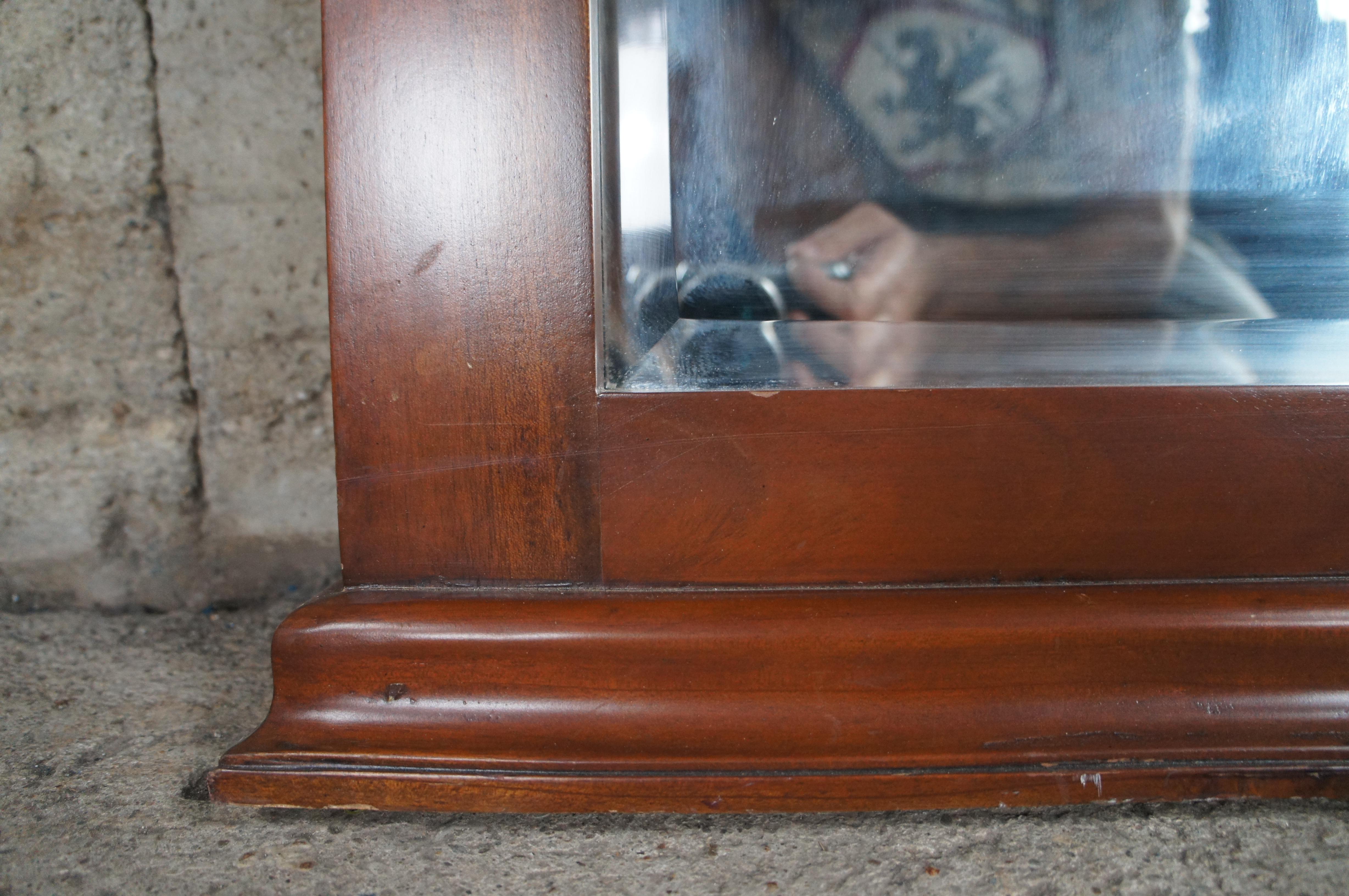 Miroir à fronton Trident en acajou de style Classic Mantels 49