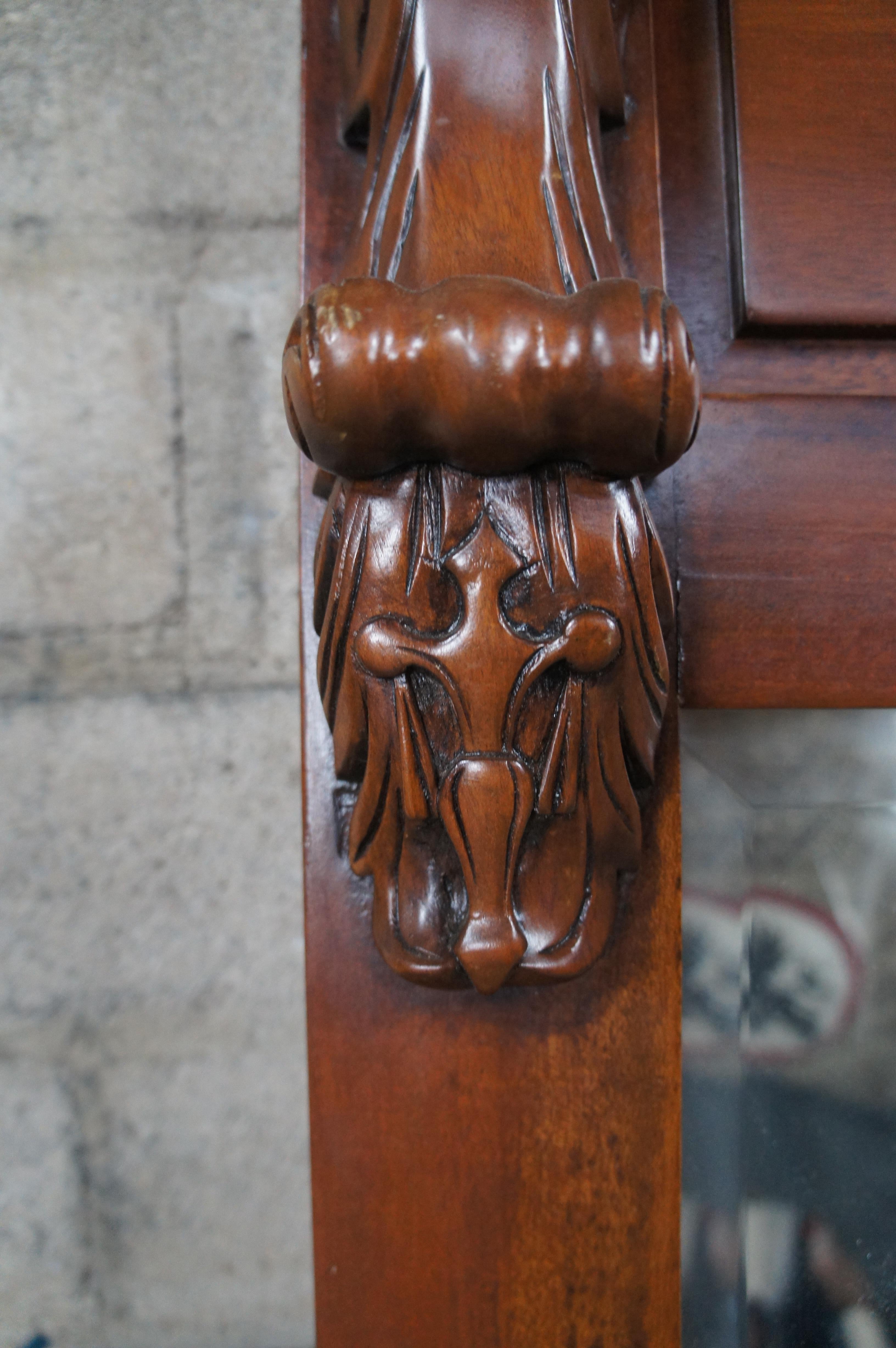 Miroir à fronton Trident en acajou de style Classic Mantels 49