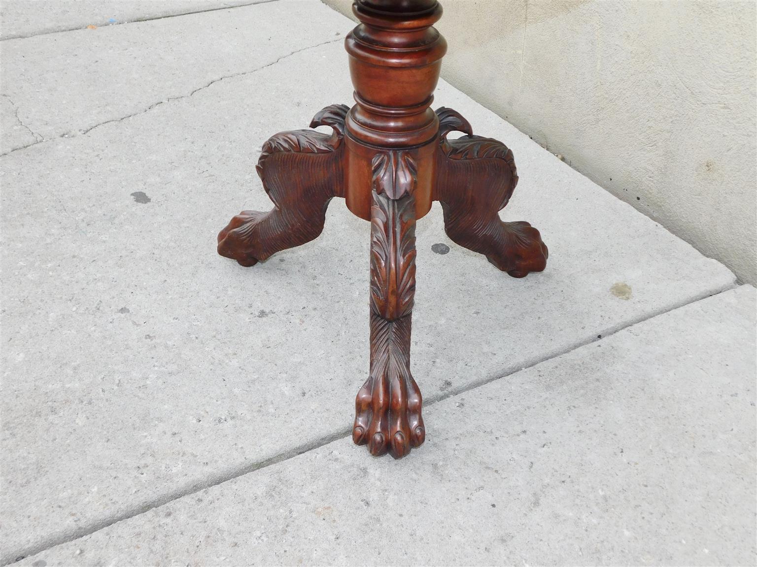 Sgabello classico americano ad arpa in mogano con fogliame d'acanto e piedi a zampa, C.C. 1810 In condizioni ottime in vendita a Charleston, SC