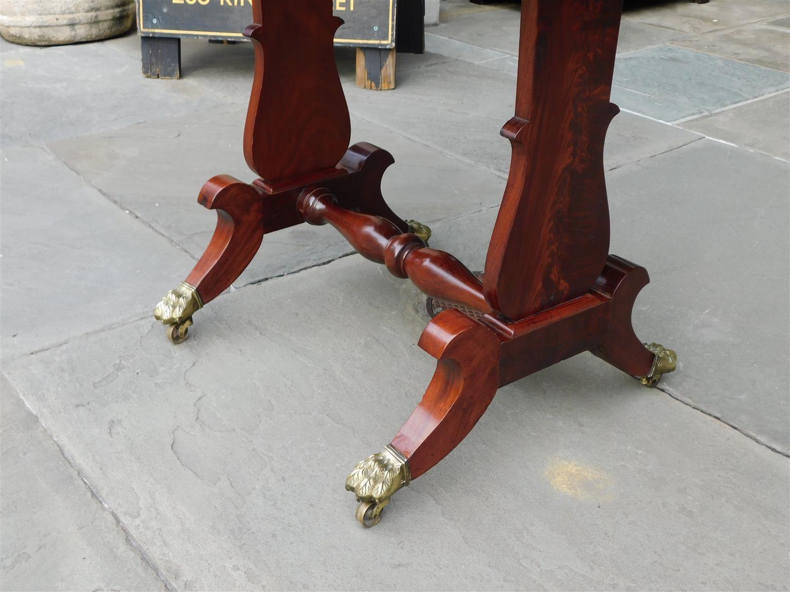 Classic Mahogany Drop Leaf Three Drawer Table with Paw Casters C 1815 en vente 4