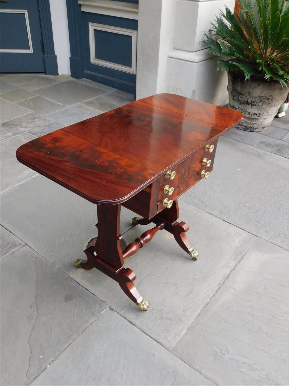 Classic Mahogany Drop Leaf Three Drawer Table with Paw Casters C 1815 en vente 5