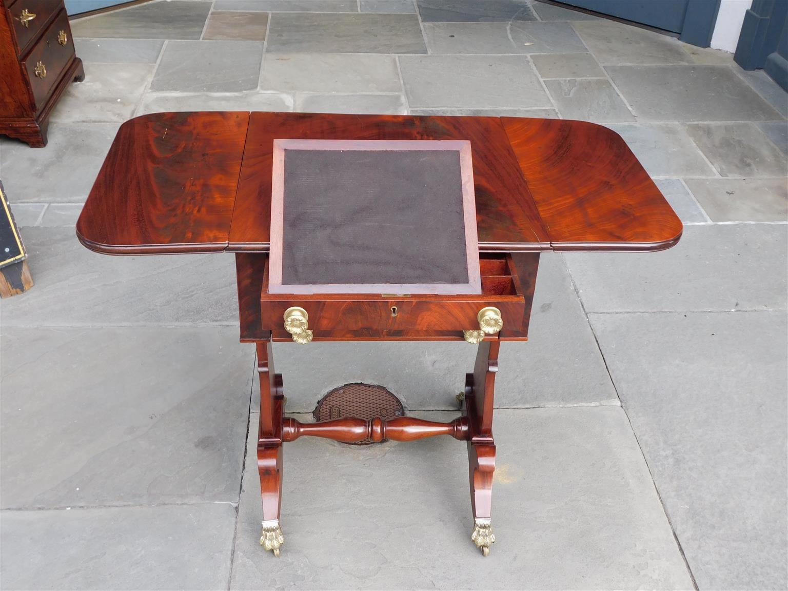 Classic Mahogany Drop Leaf Three Drawer Table with Paw Casters C 1815 en vente 9
