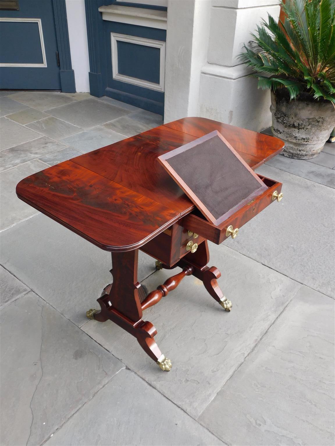 Classic Mahogany Drop Leaf Three Drawer Table with Paw Casters C 1815 en vente 10