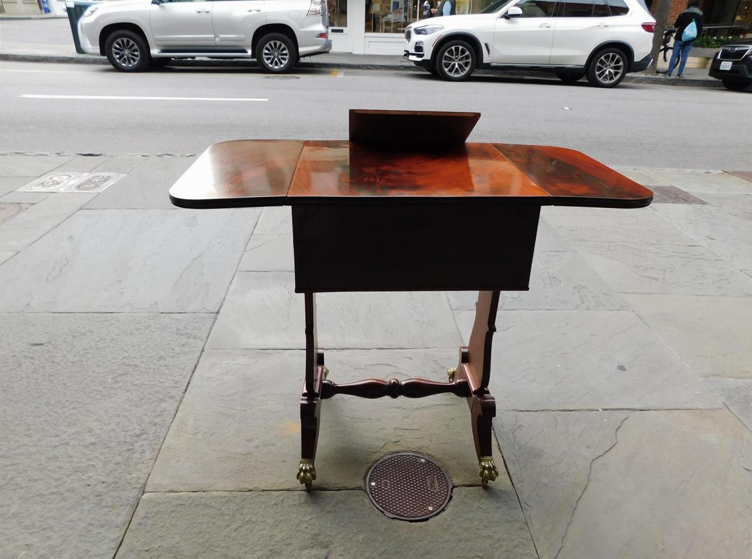 Classic Mahogany Drop Leaf Three Drawer Table with Paw Casters C 1815 en vente 12