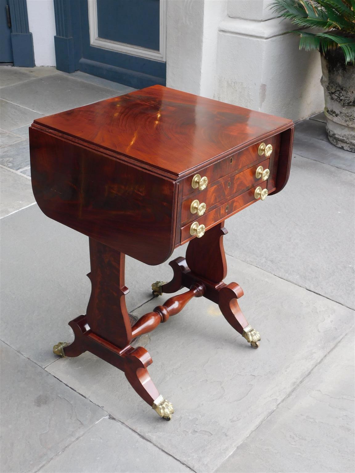 Américain Classic Mahogany Drop Leaf Three Drawer Table with Paw Casters C 1815 en vente
