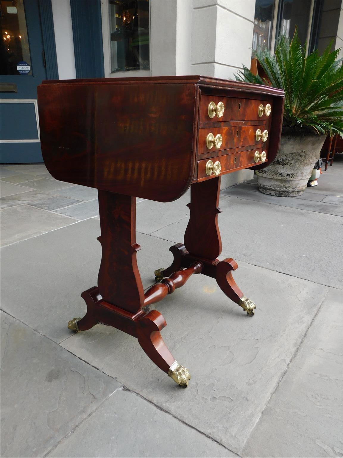 Classic Mahogany Drop Leaf Three Drawer Table with Paw Casters C 1815 en vente 1